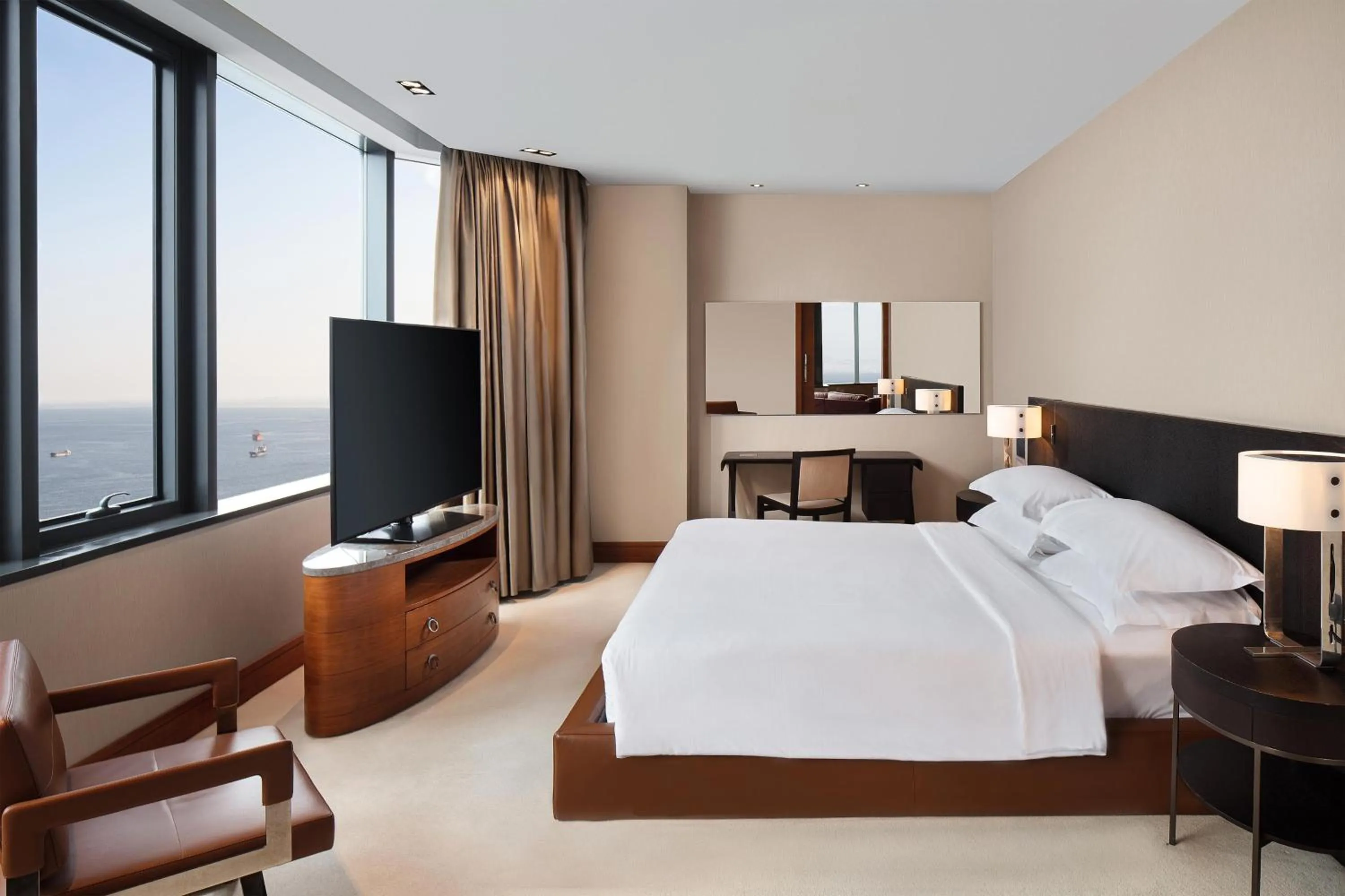 Photo of the whole room, Bed in Sheraton Istanbul Atakoy Hotel