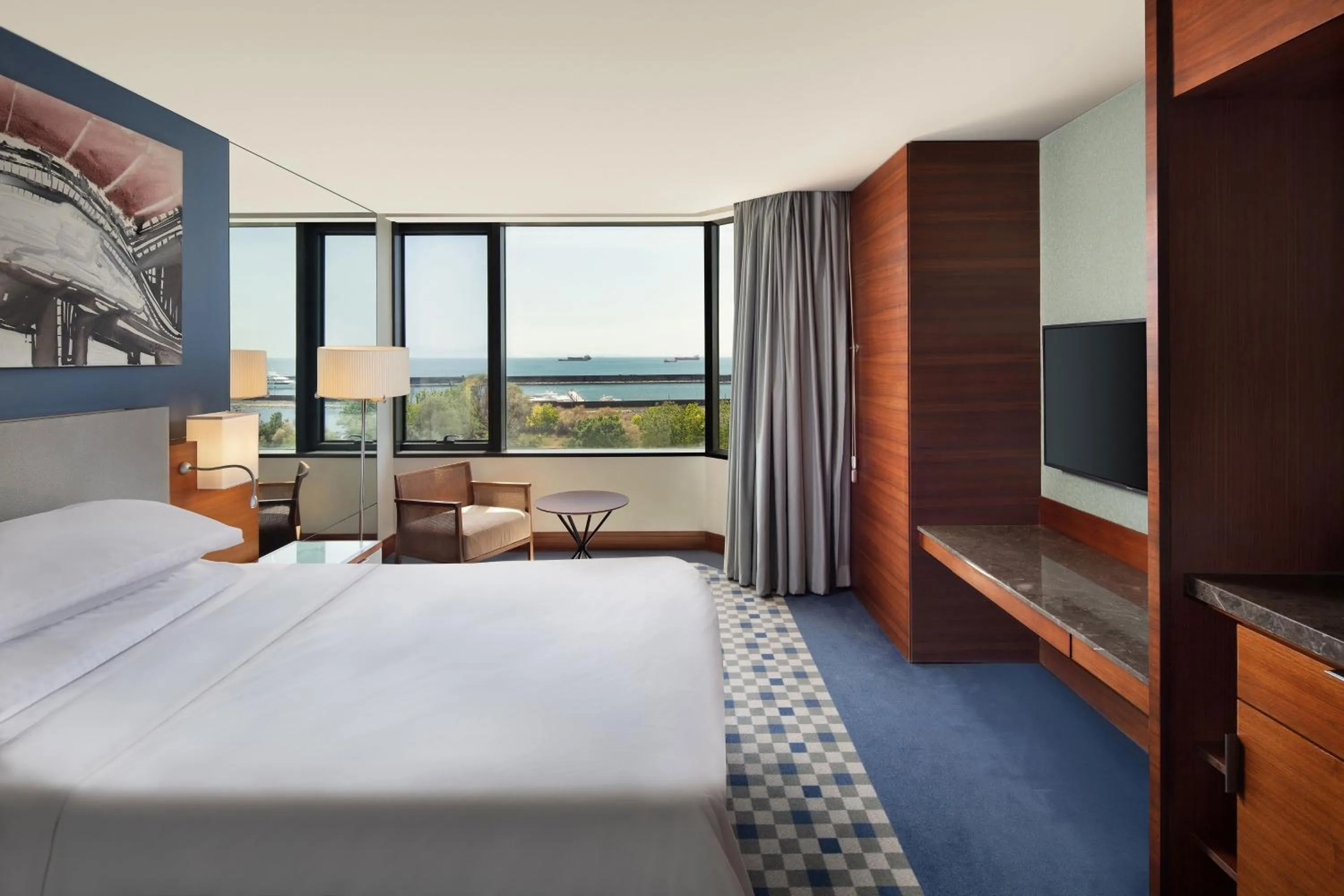 Photo of the whole room, Bed in Sheraton Istanbul Atakoy Hotel