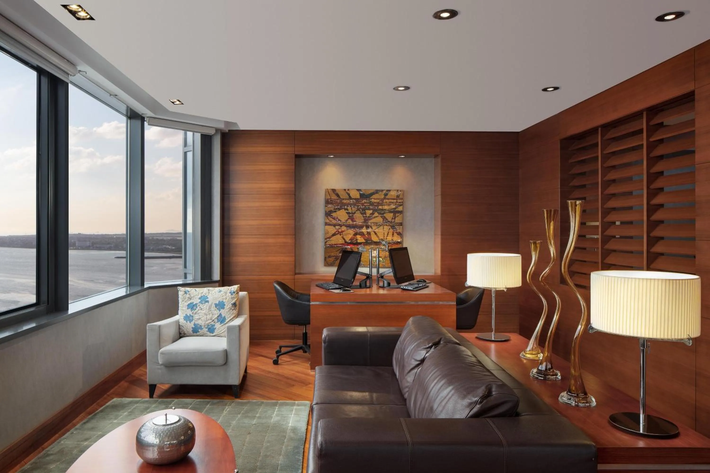 Lounge or bar in Sheraton Istanbul Atakoy Hotel