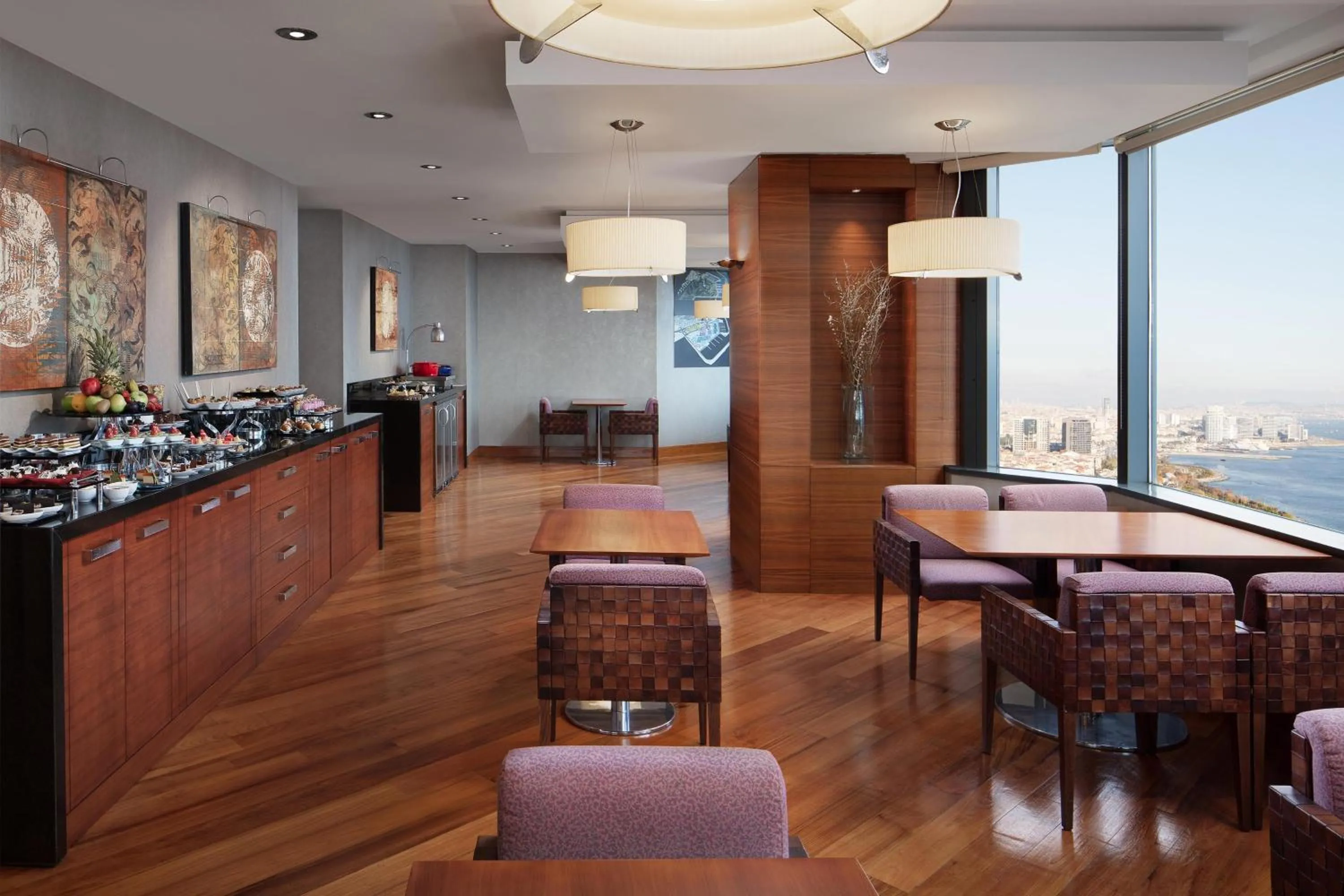 Lounge or bar in Sheraton Istanbul Atakoy Hotel