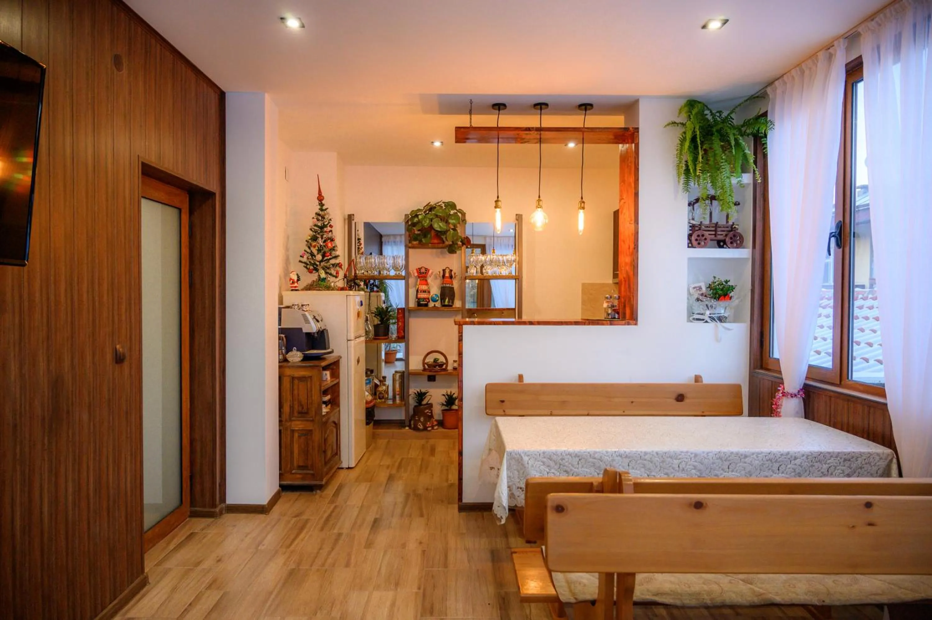 Communal lounge/ TV room, Bed in Guest House Angelkovi