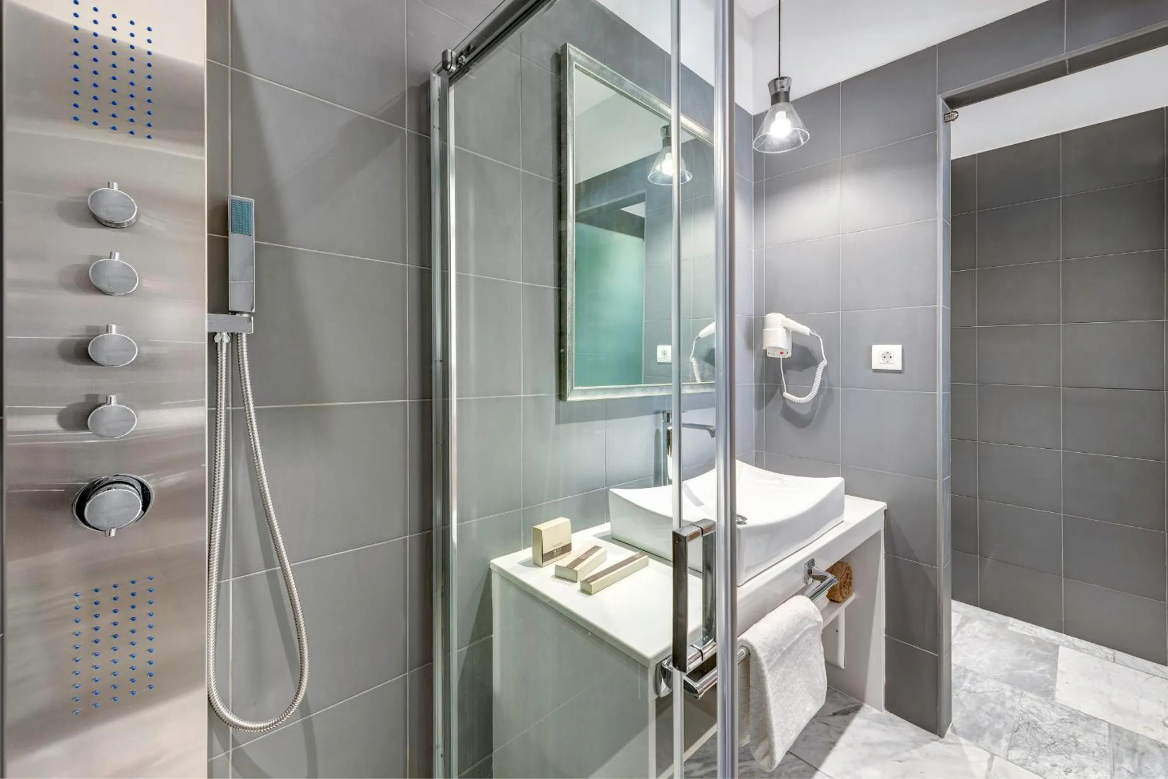 Shower in 1844 Suites Syros