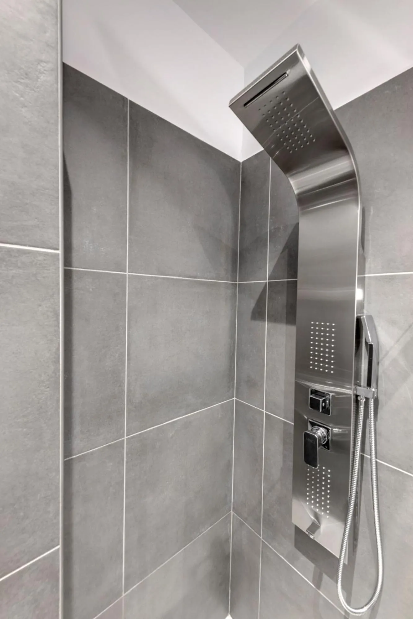 Shower in 1844 Suites Syros