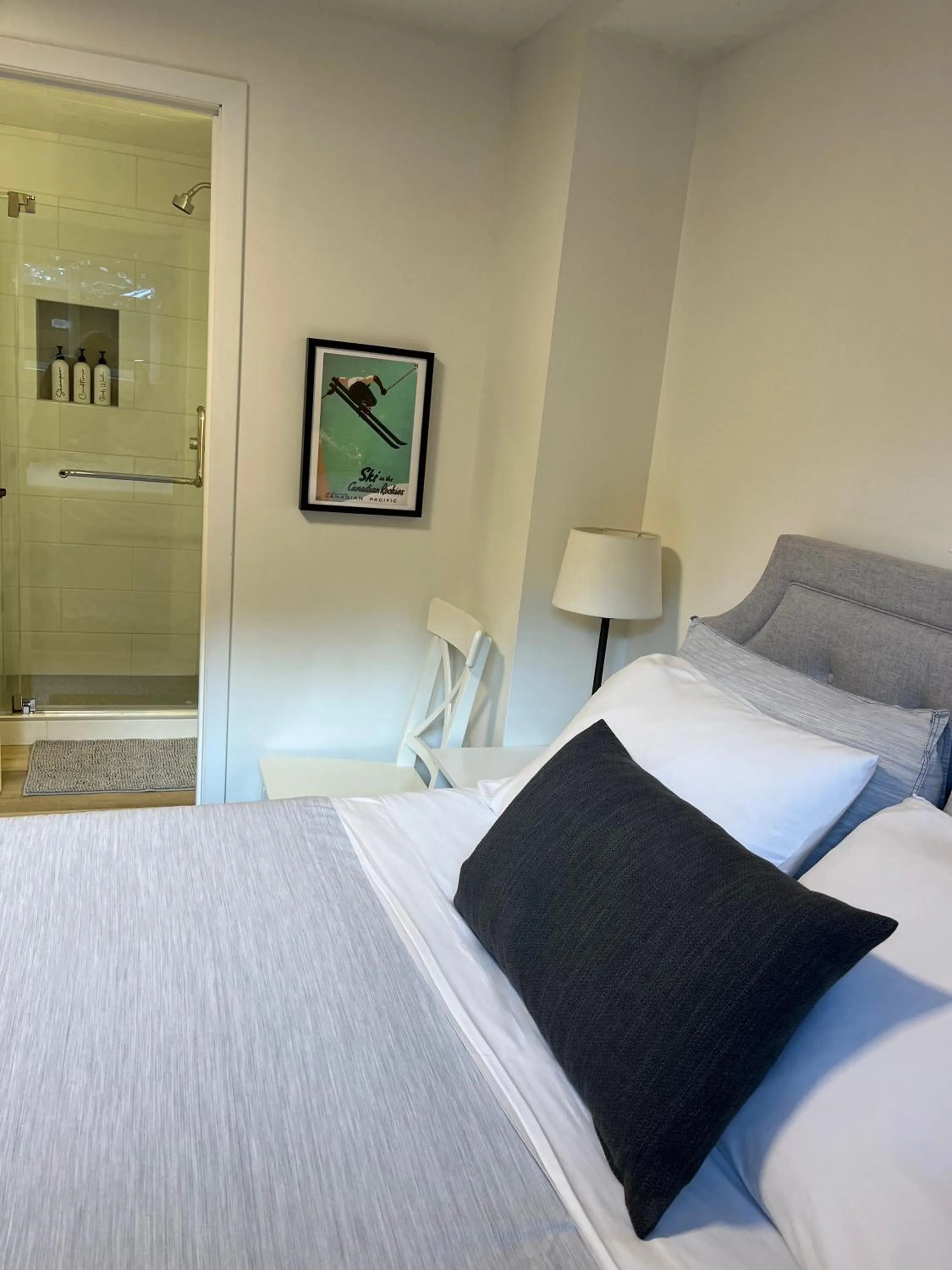 Bedroom, Bed in Mountain View Bed & Breakfast