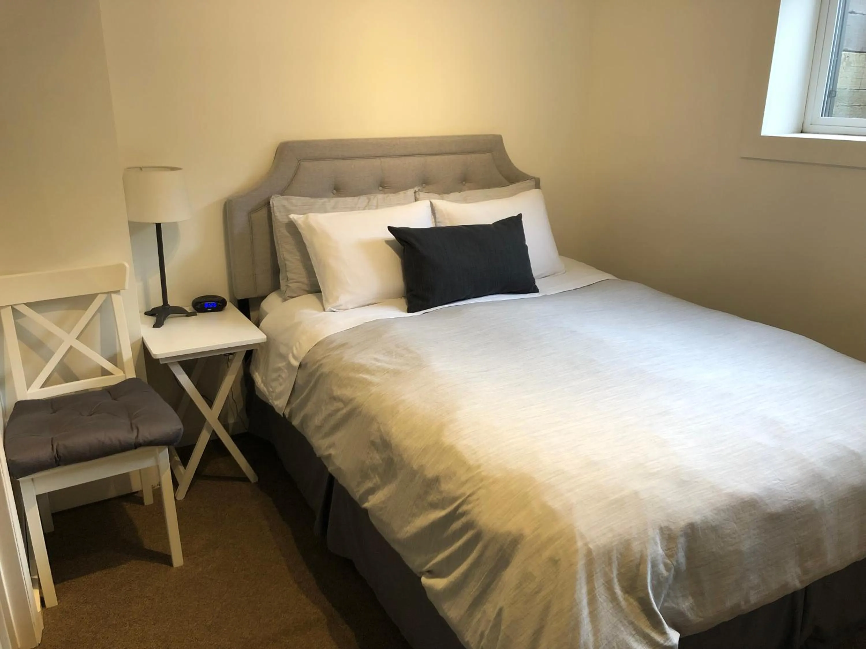 Bedroom, Bed in Mountain View Bed & Breakfast