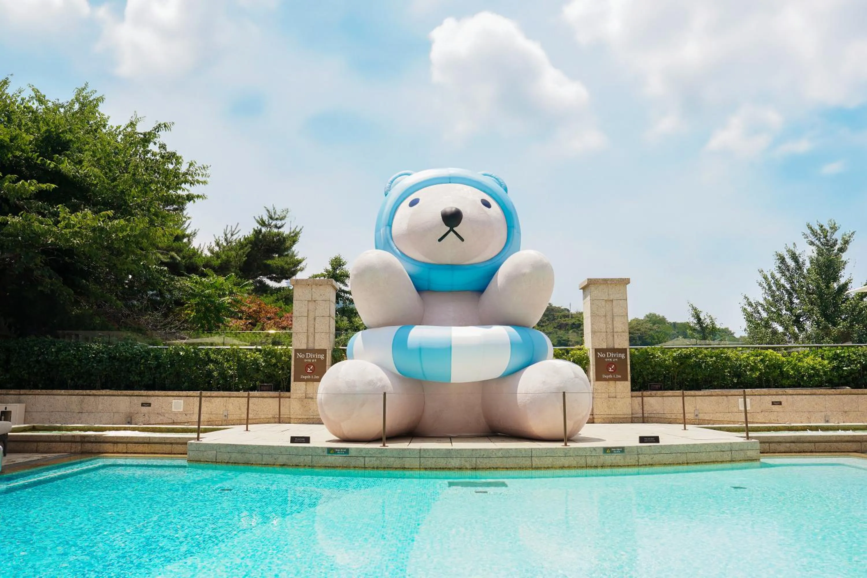 Swimming pool in The Shilla Seoul