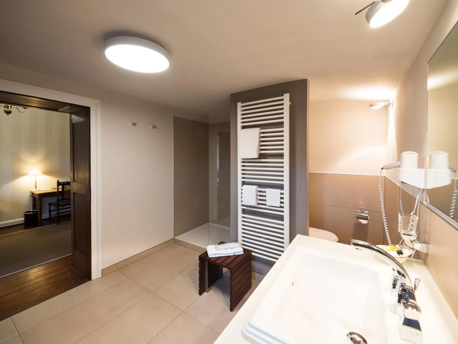 Bathroom in Gästehaus Schloss Saareck