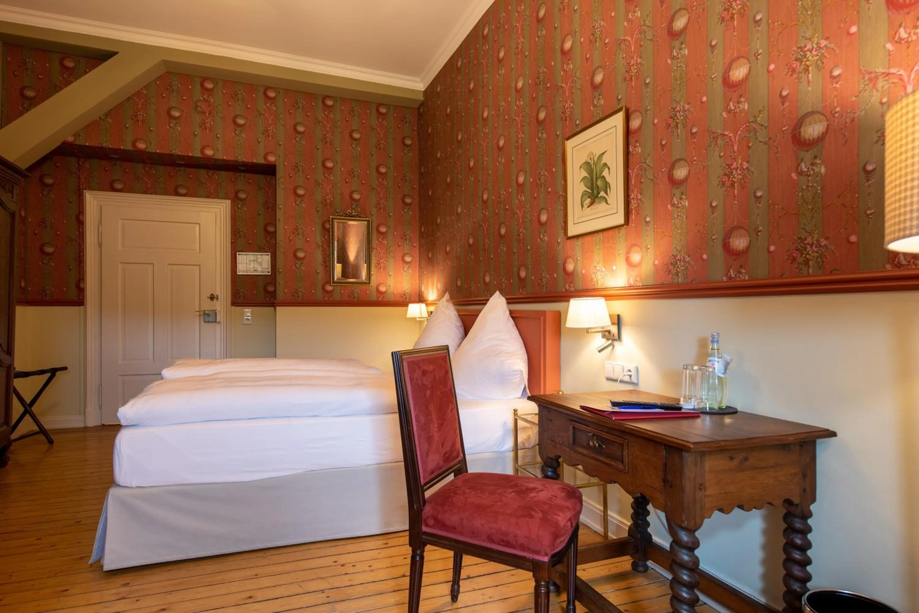 Bedroom, Bed in Gästehaus Schloss Saareck