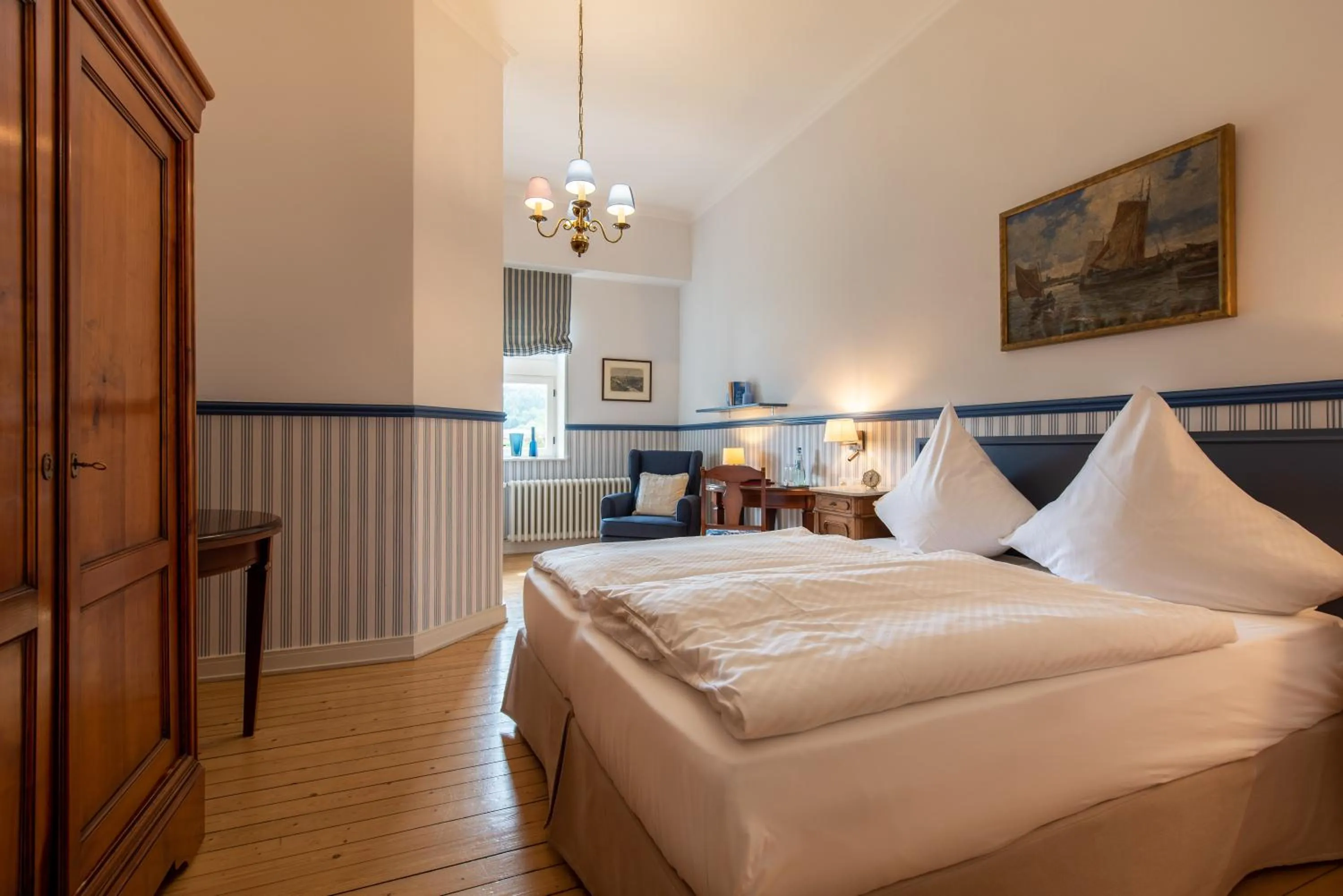 Bedroom, Bed in Gästehaus Schloss Saareck