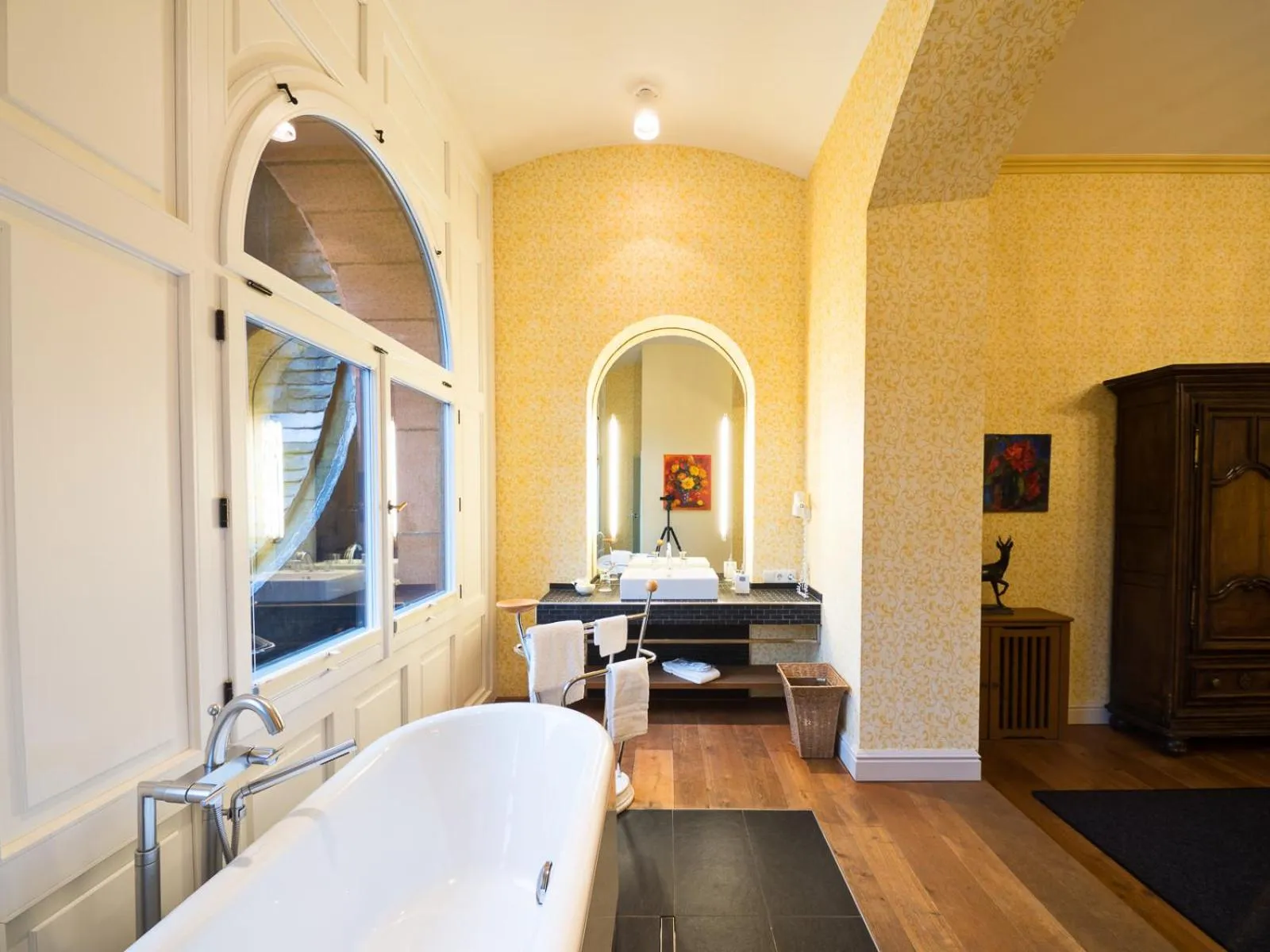 Bathroom, Bed in Gästehaus Schloss Saareck