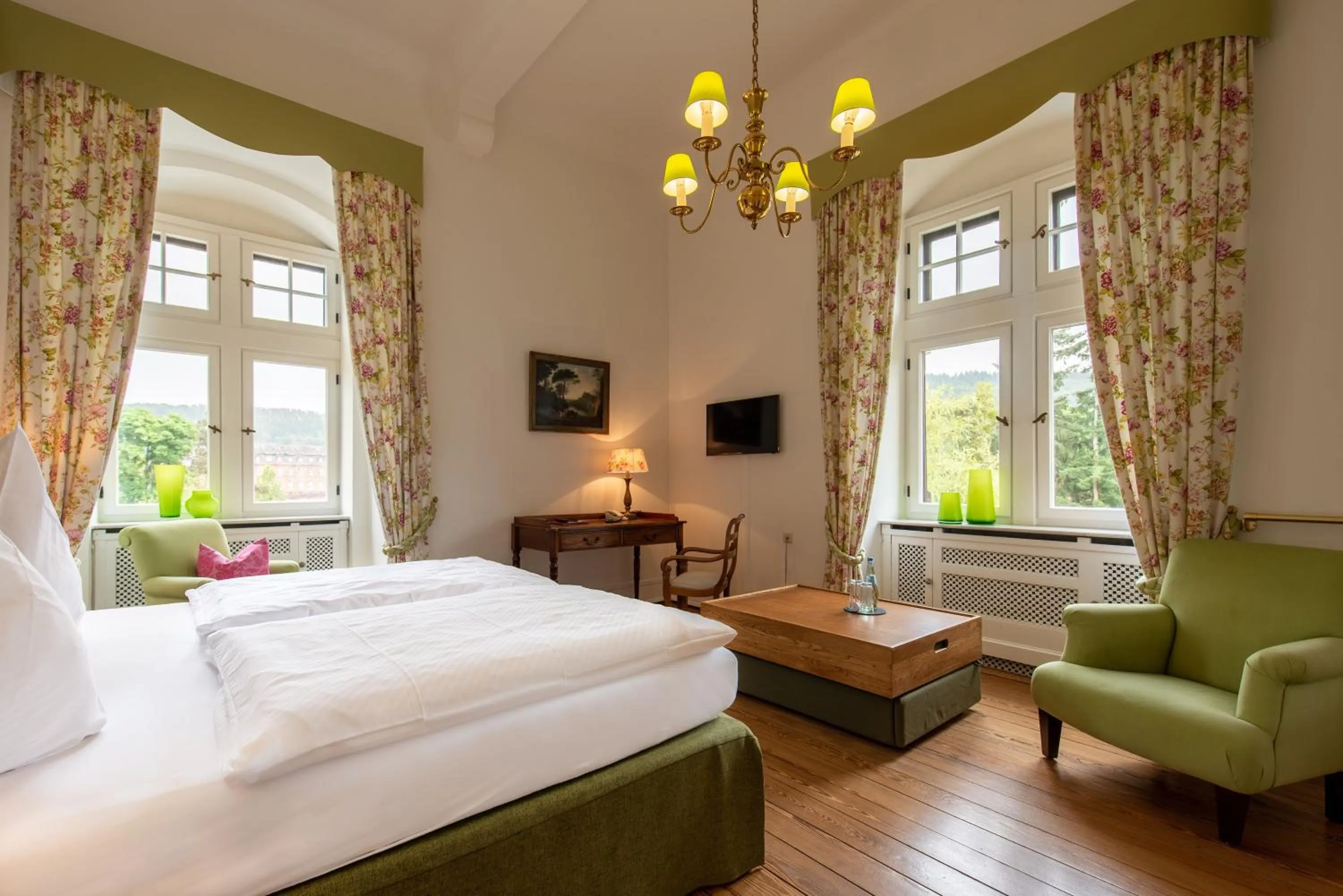 Photo of the whole room, Bed in Gästehaus Schloss Saareck