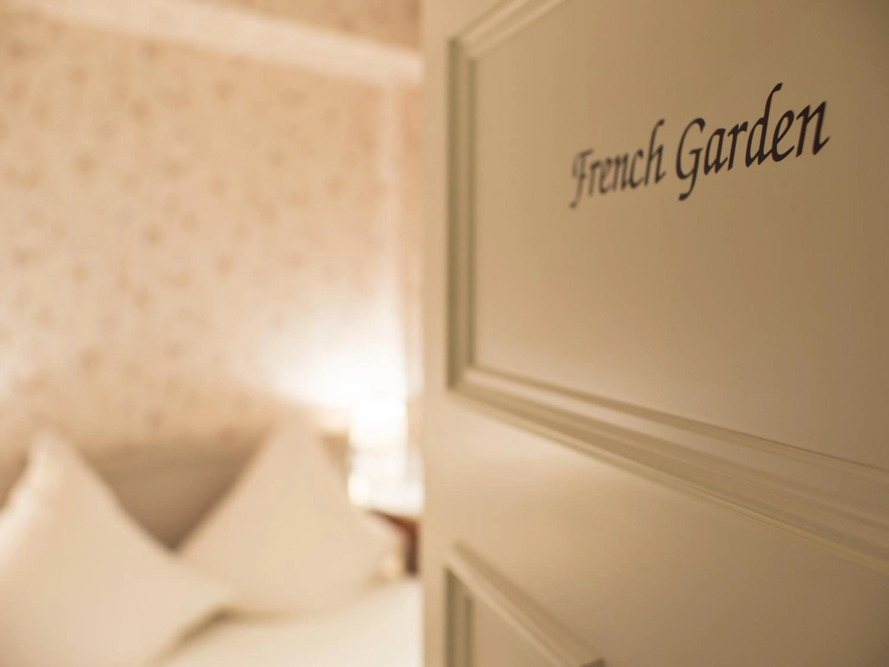 Photo of the whole room, Bed in Gästehaus Schloss Saareck