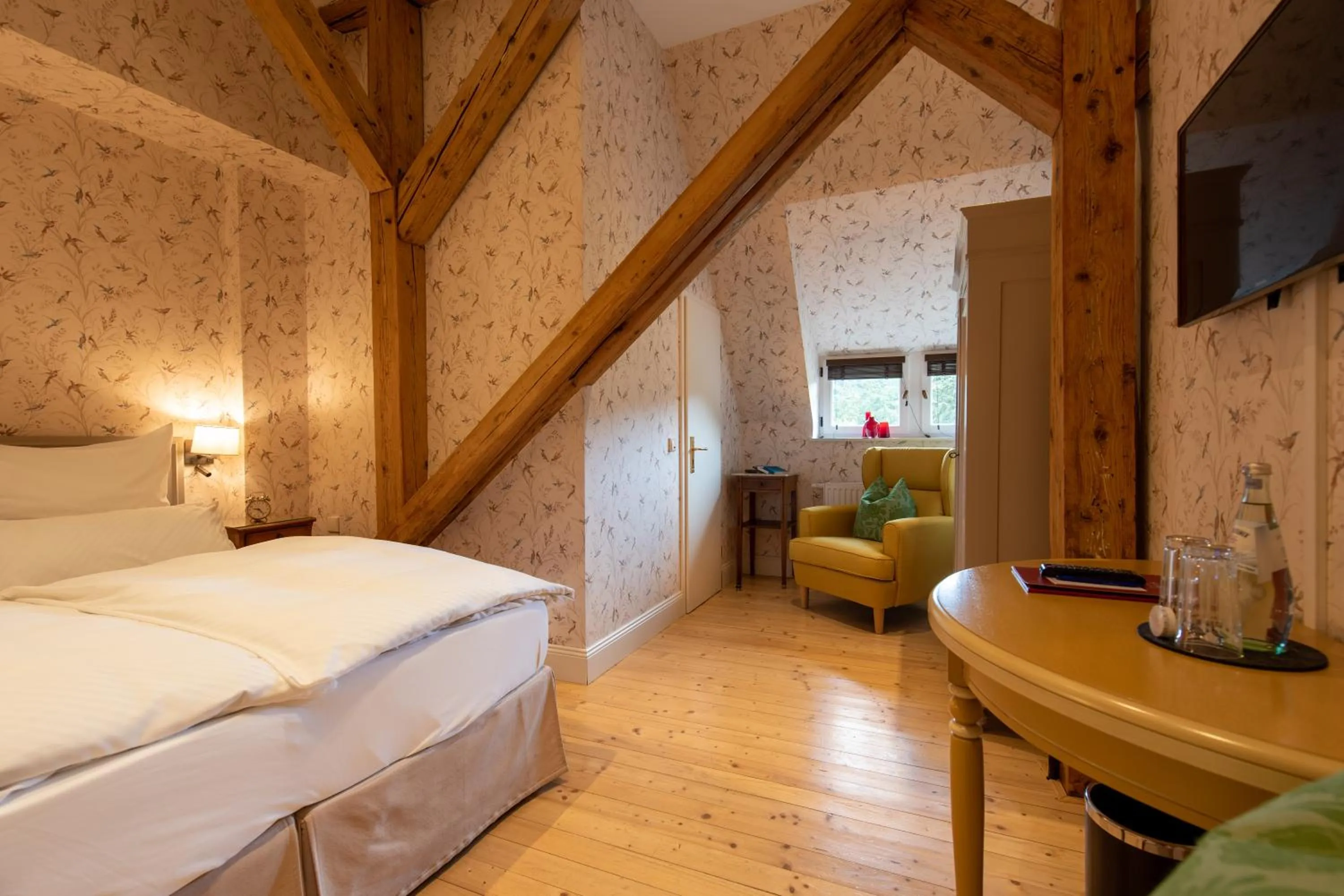Bedroom, Bed in Gästehaus Schloss Saareck