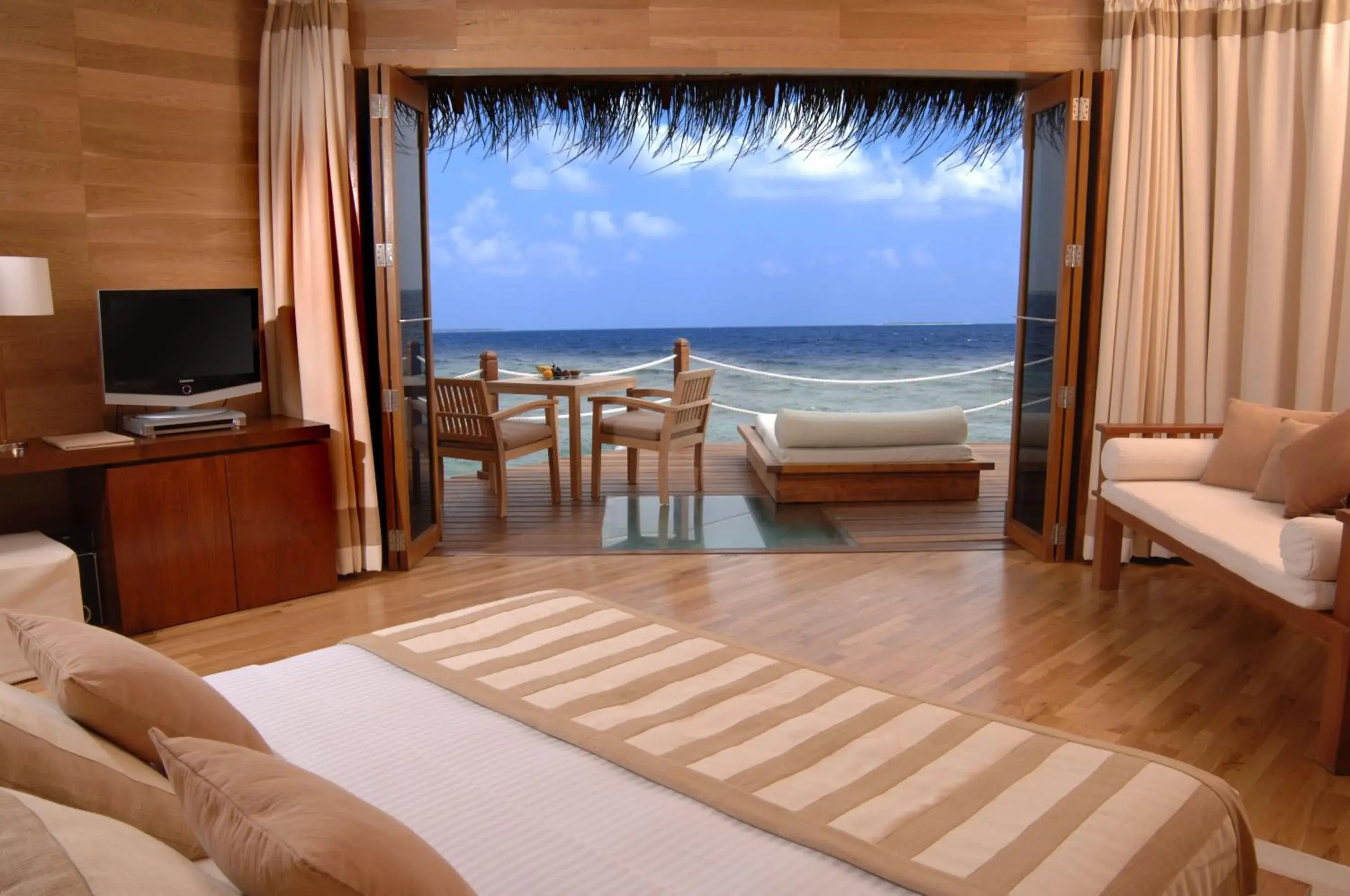 Sea view, Bed in Adaaran Prestige Water Villas - with Dine around Premium All inclusive - 24 hours Sea view, Bed in Adaaran Prestige Water Villas - with Dine around Premium All inclusive - 24 hours