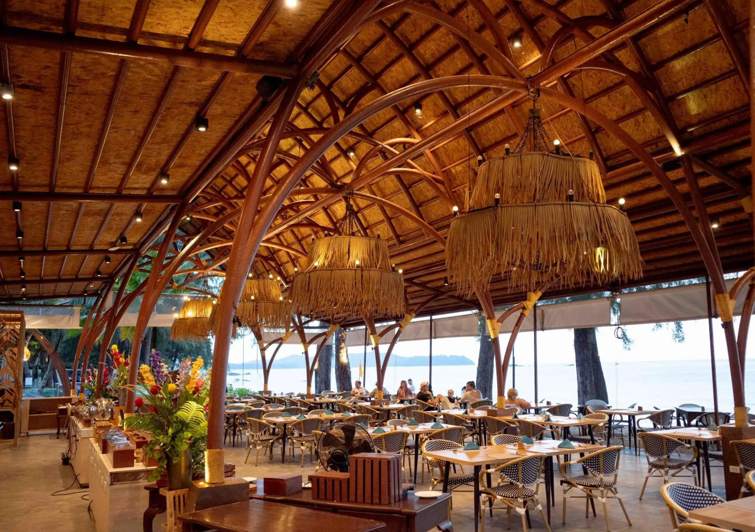 Restaurant/places to eat in Khaolak Emerald Beach Resort and Spa Restaurant/places to eat in Khaolak Emerald Beach Resort and Spa