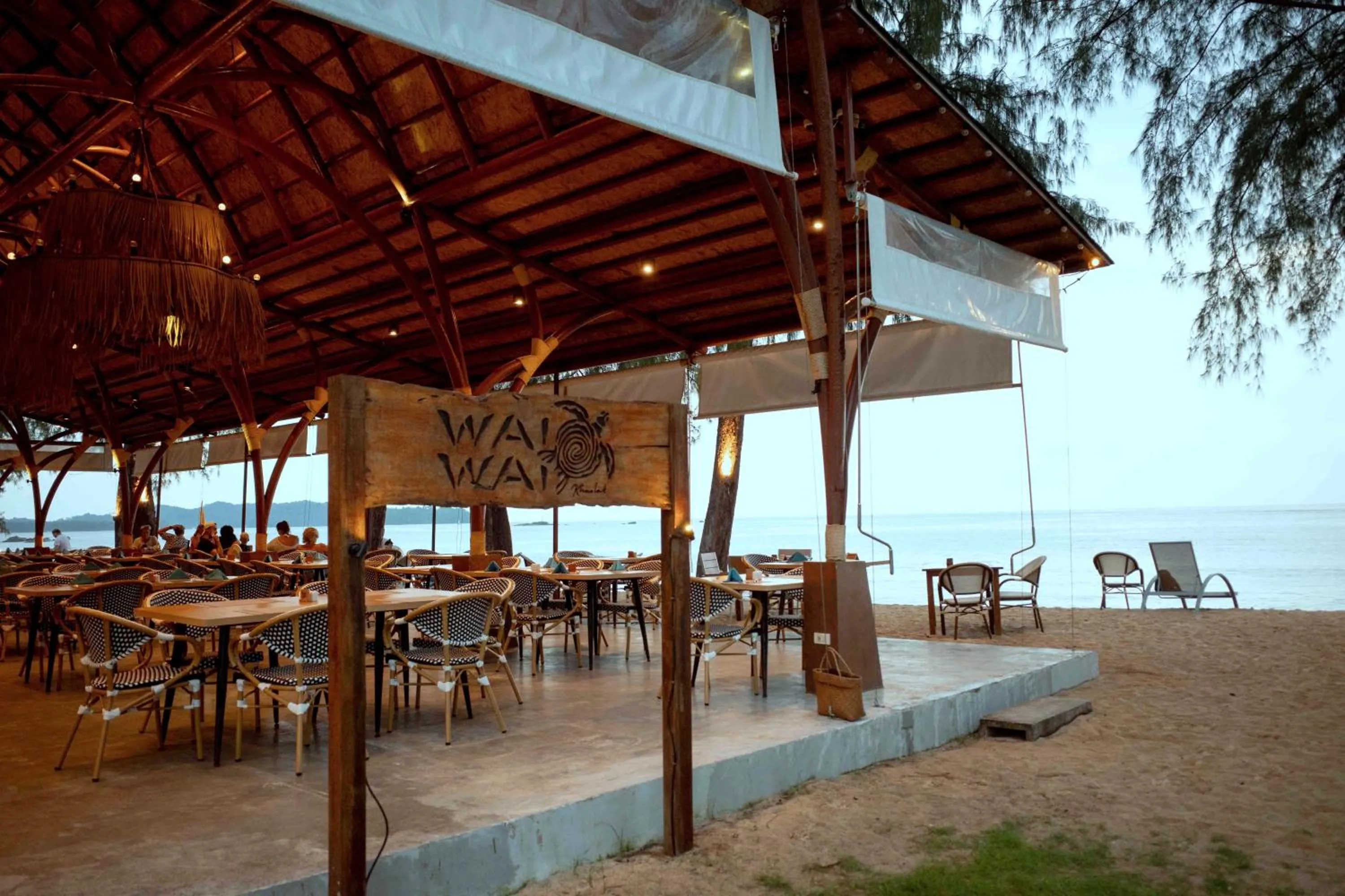 Restaurant/places to eat in Khaolak Emerald Beach Resort and Spa
