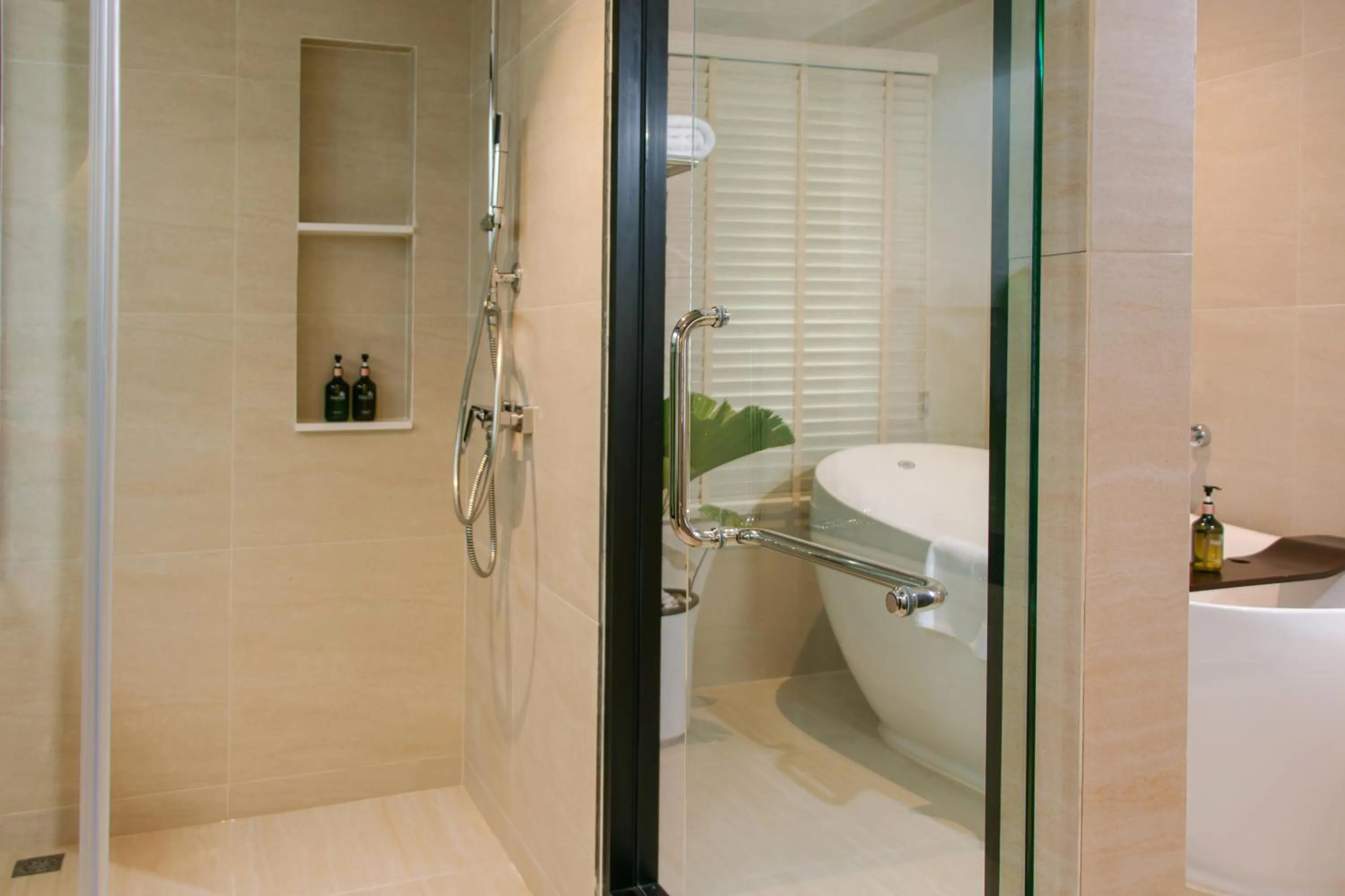 Bathroom in Khaolak Emerald Beach Resort and Spa