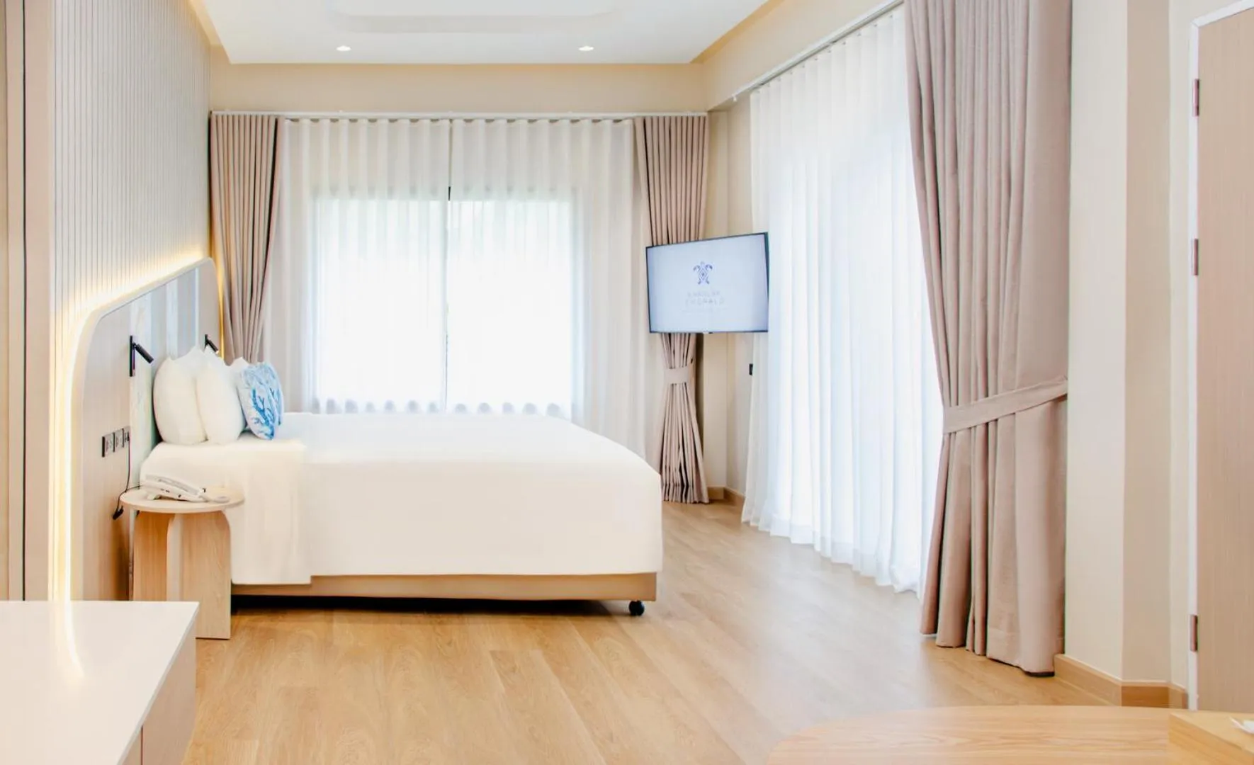 Bed in Khaolak Emerald Beach Resort and Spa