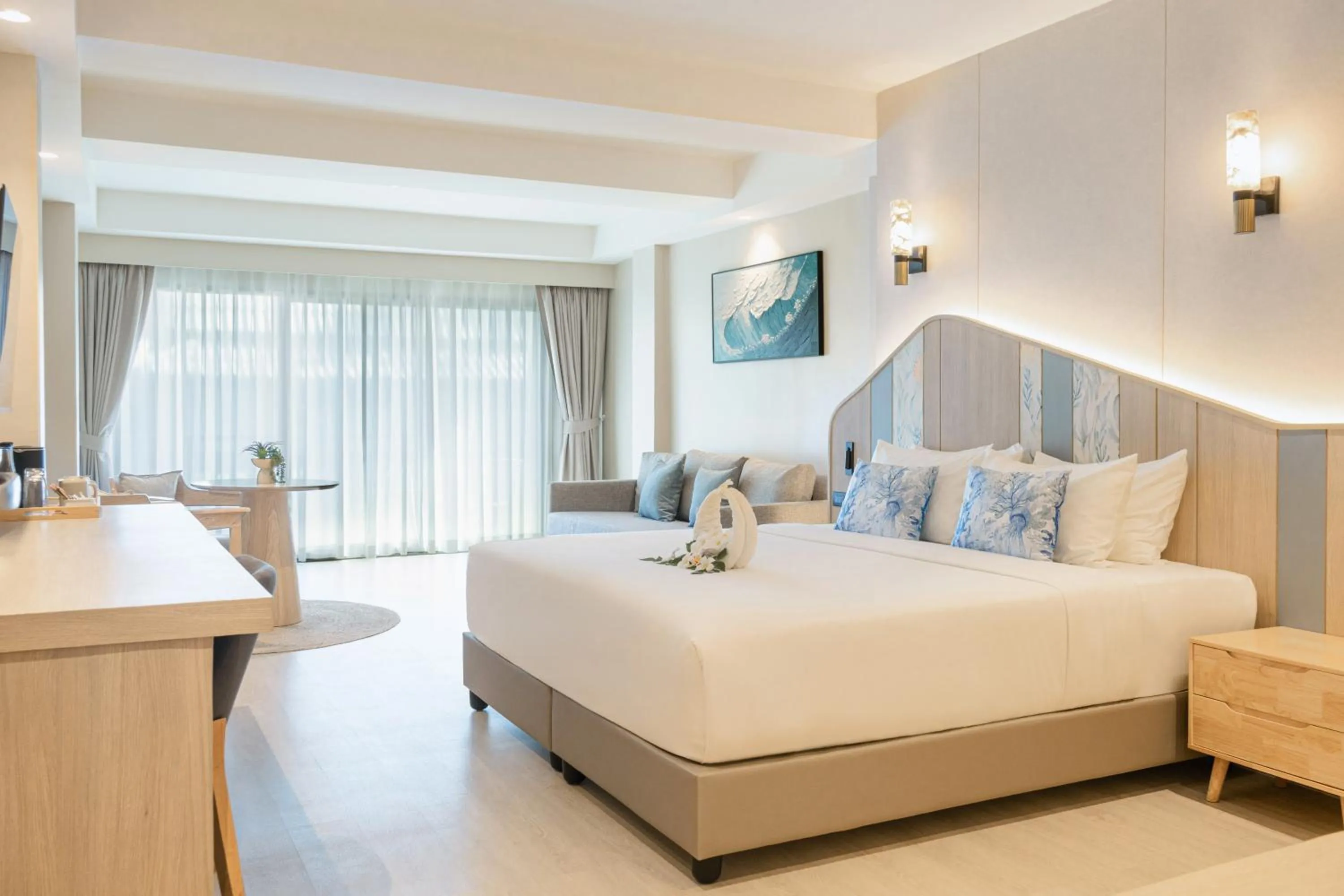 Bed in Khaolak Emerald Beach Resort and Spa