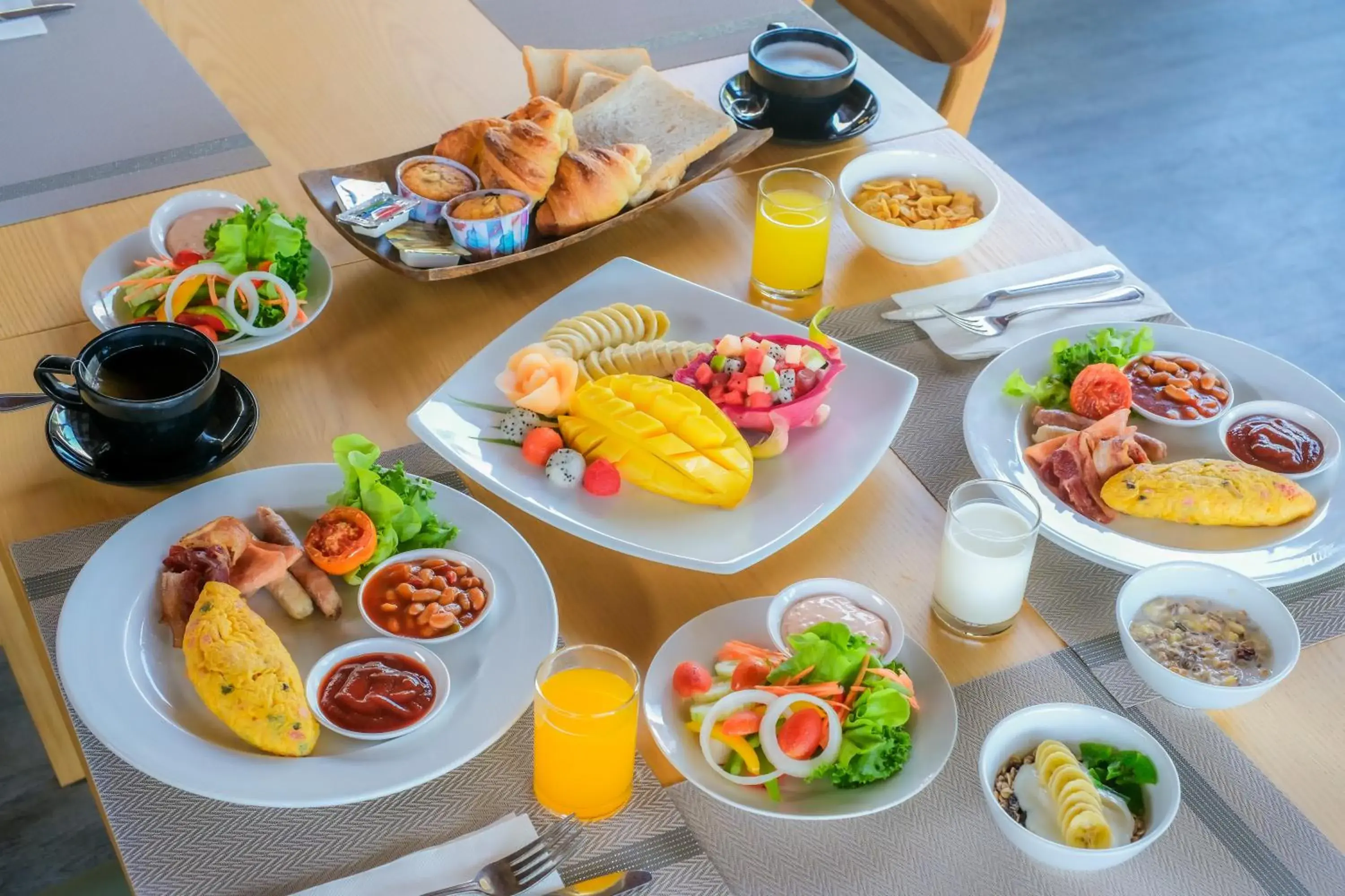 Restaurant/places to eat in Khaolak Emerald Beach Resort and Spa Restaurant/places to eat in Khaolak Emerald Beach Resort and Spa