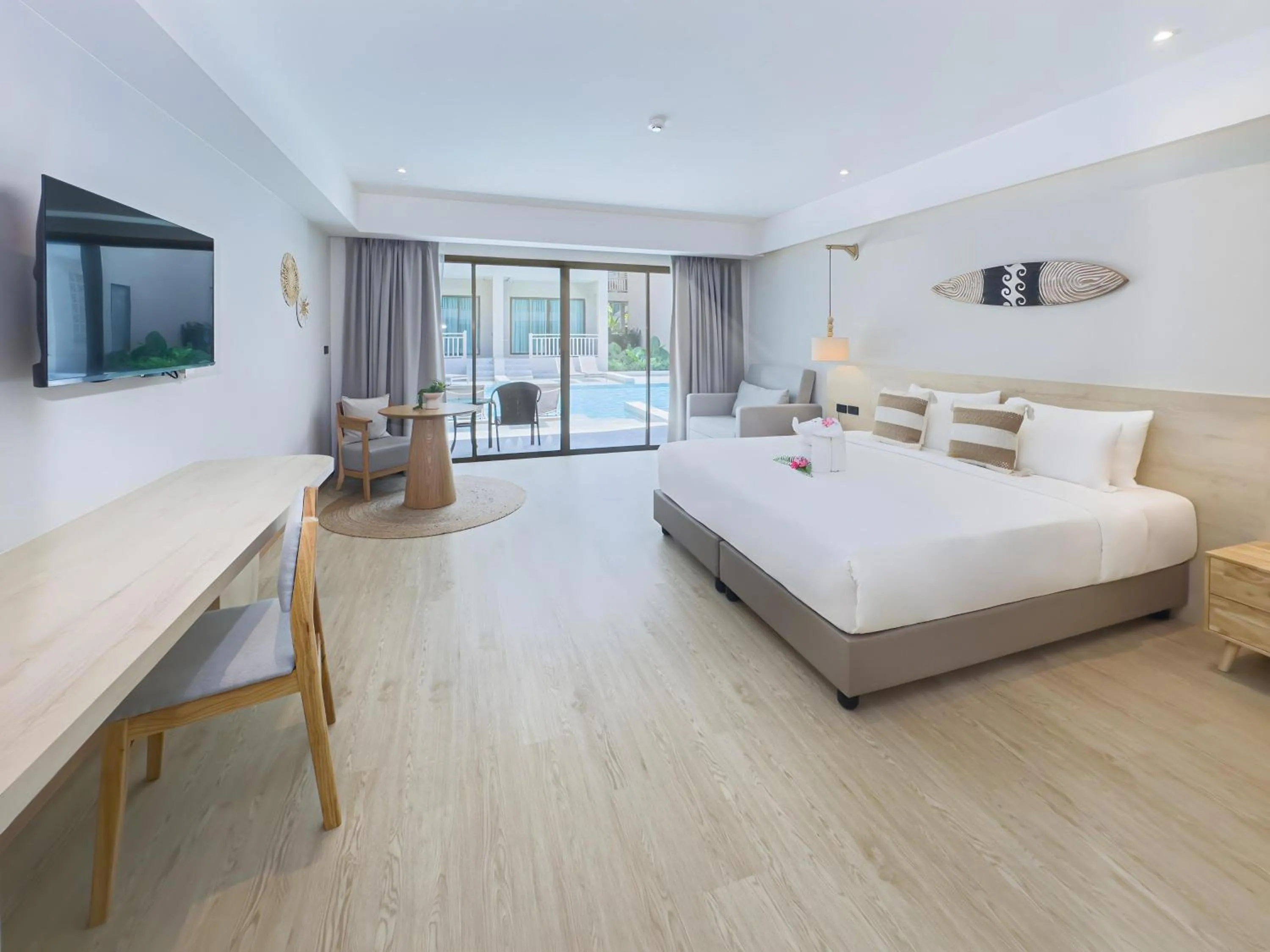 Bed in Khaolak Emerald Beach Resort and Spa