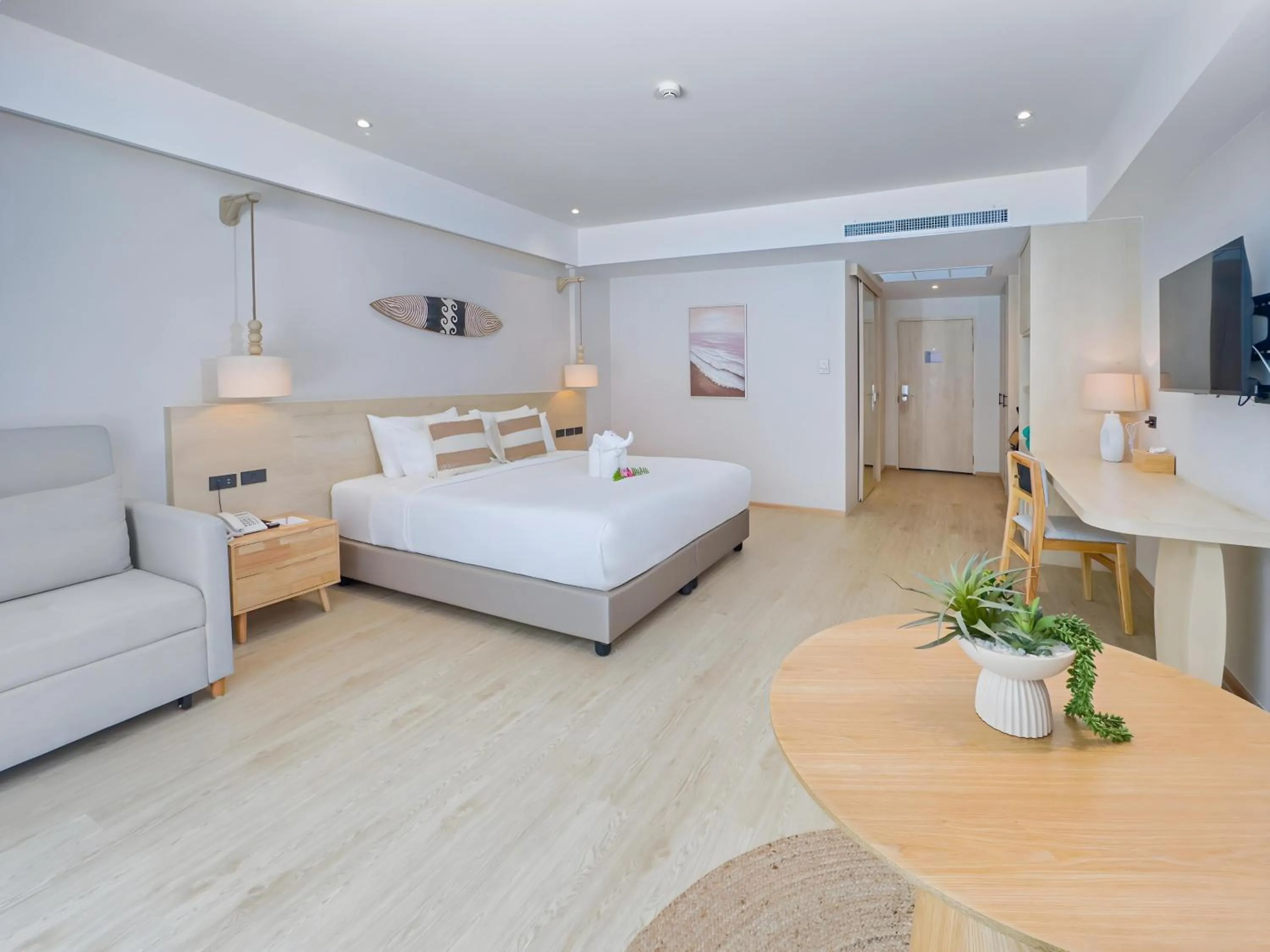 Bed in Khaolak Emerald Beach Resort and Spa