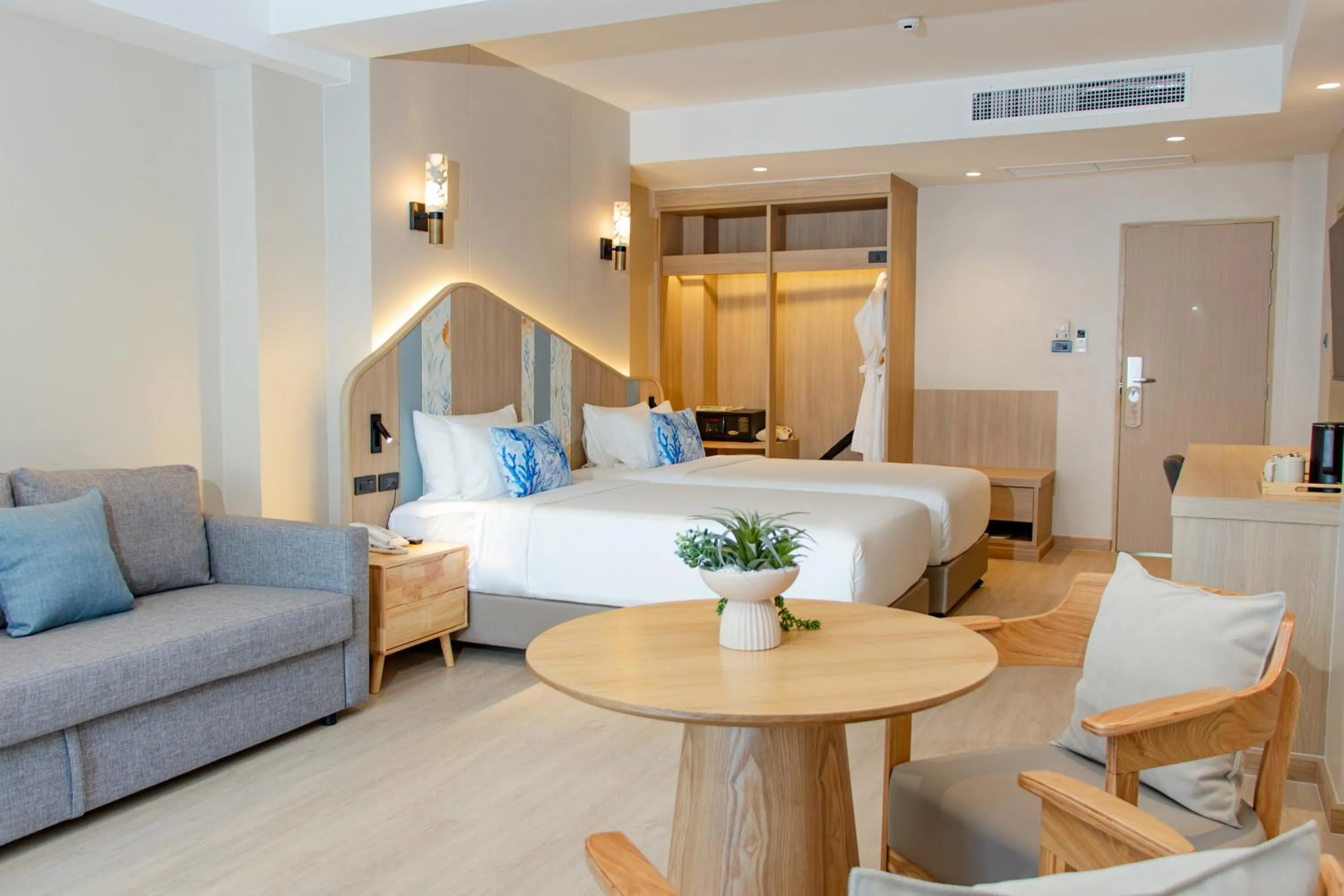 Bed in Khaolak Emerald Beach Resort and Spa