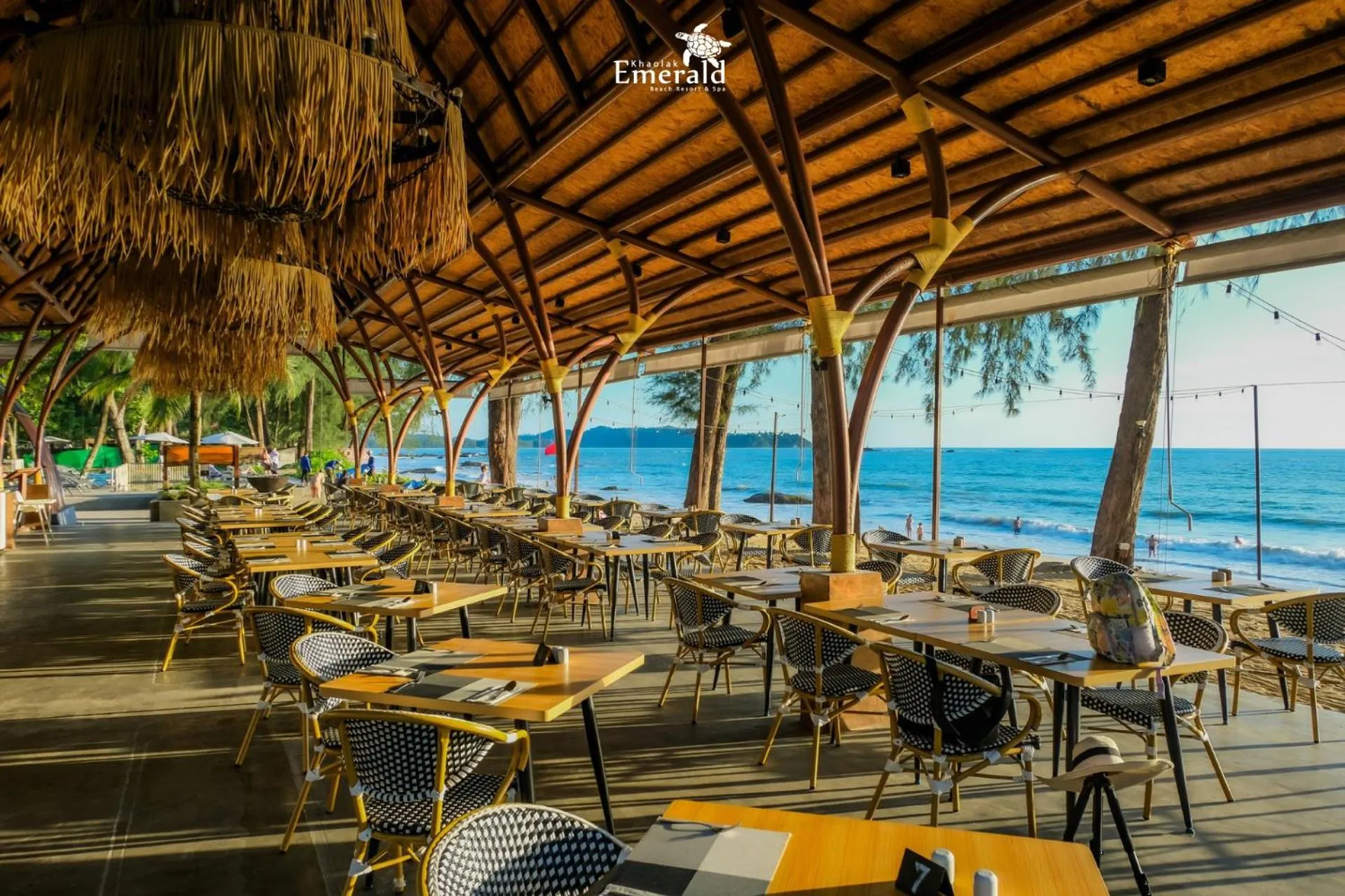 Restaurant/places to eat in Khaolak Emerald Beach Resort and Spa