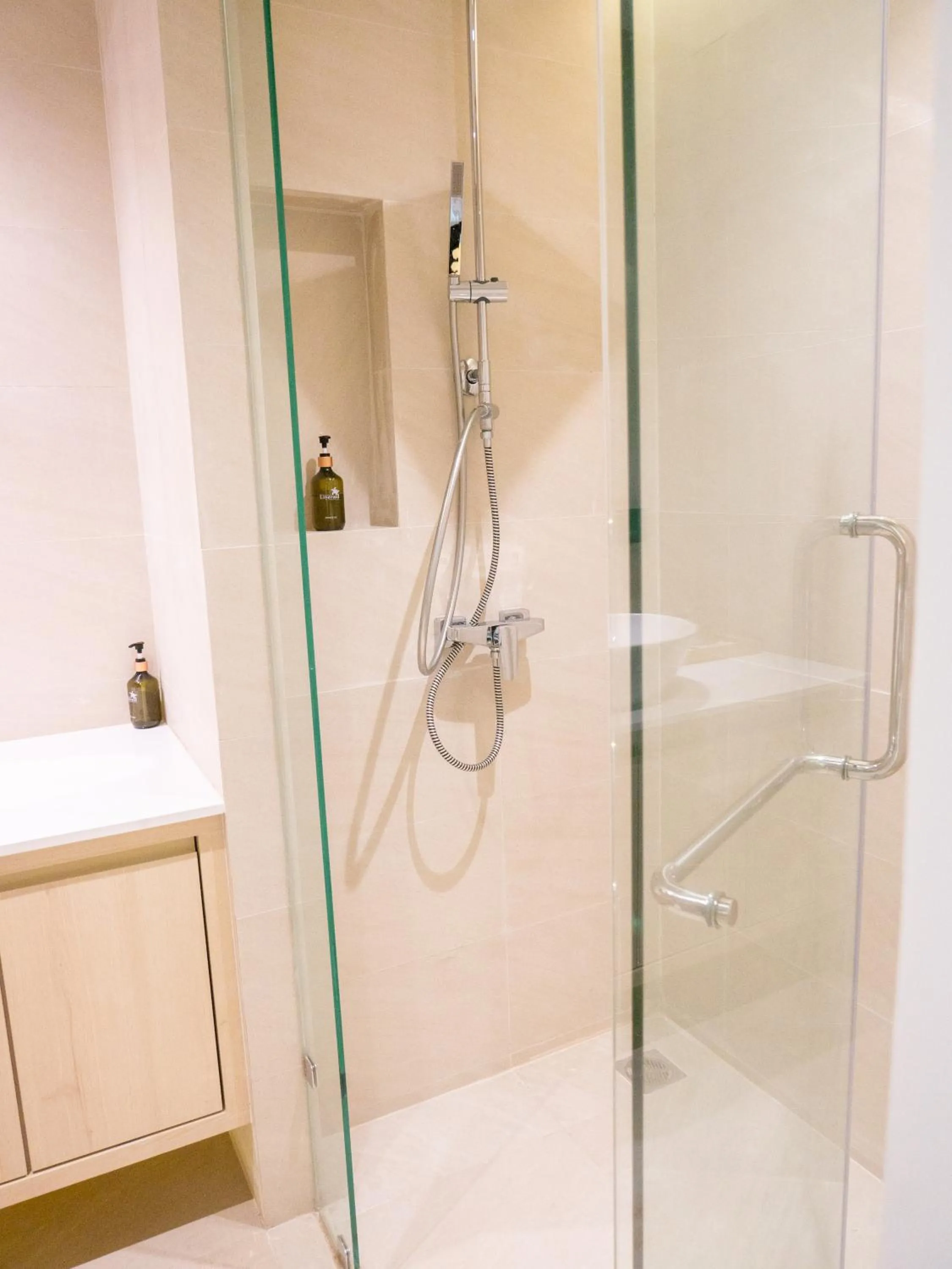 Shower in Khaolak Emerald Beach Resort and Spa