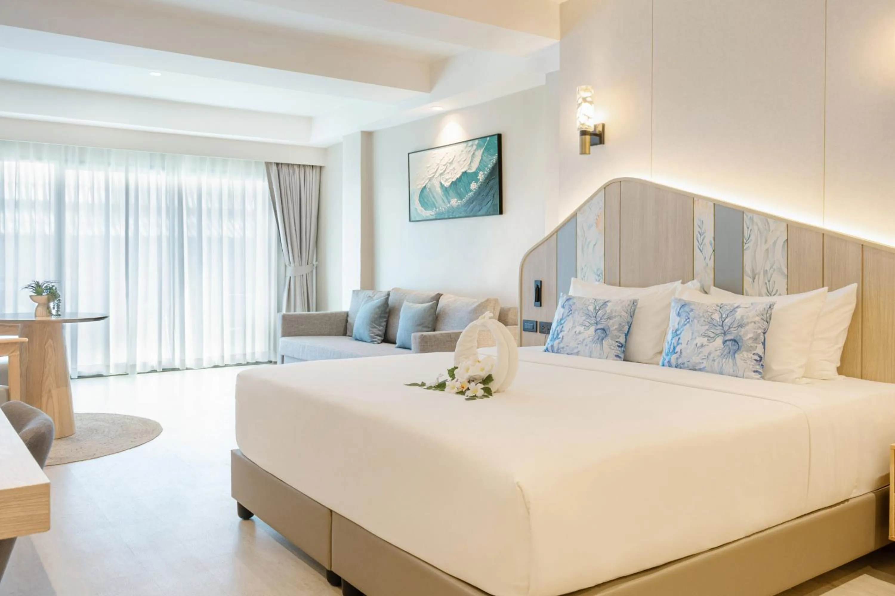 Bed in Khaolak Emerald Beach Resort and Spa