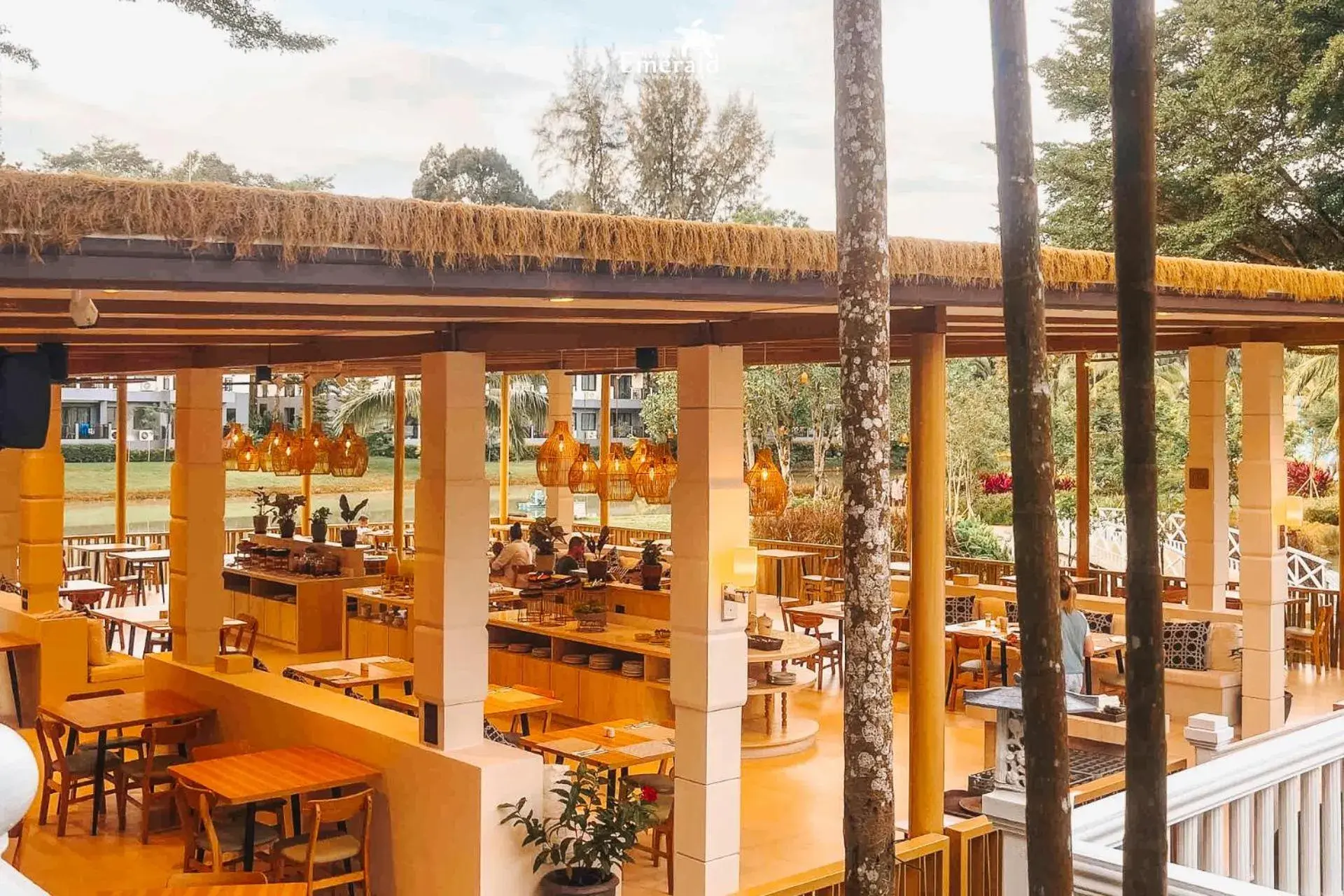 Restaurant/places to eat in Khaolak Emerald Beach Resort and Spa Restaurant/places to eat in Khaolak Emerald Beach Resort and Spa