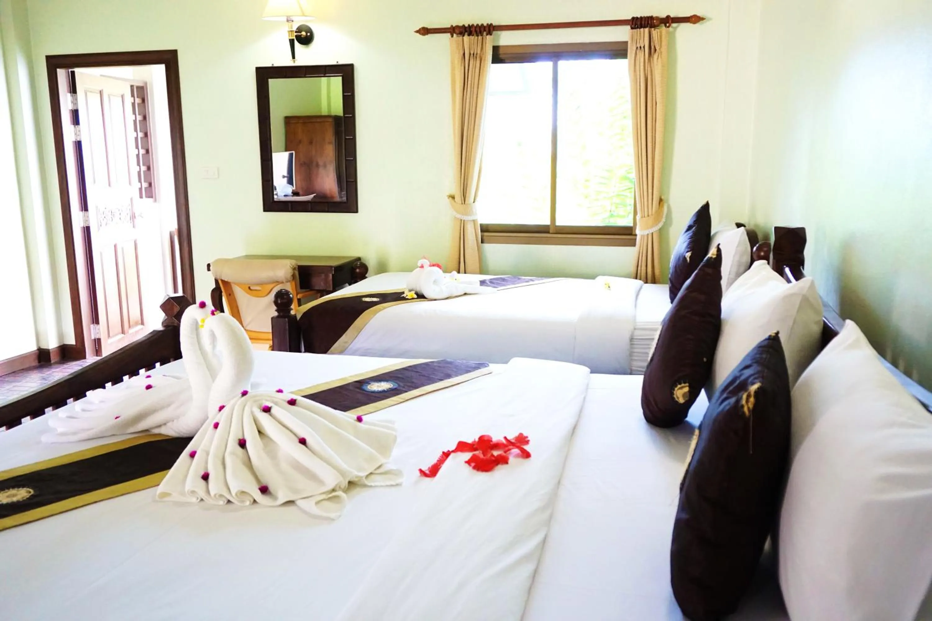 Bedroom, Bed in Lamai Inn 99 Bungalows