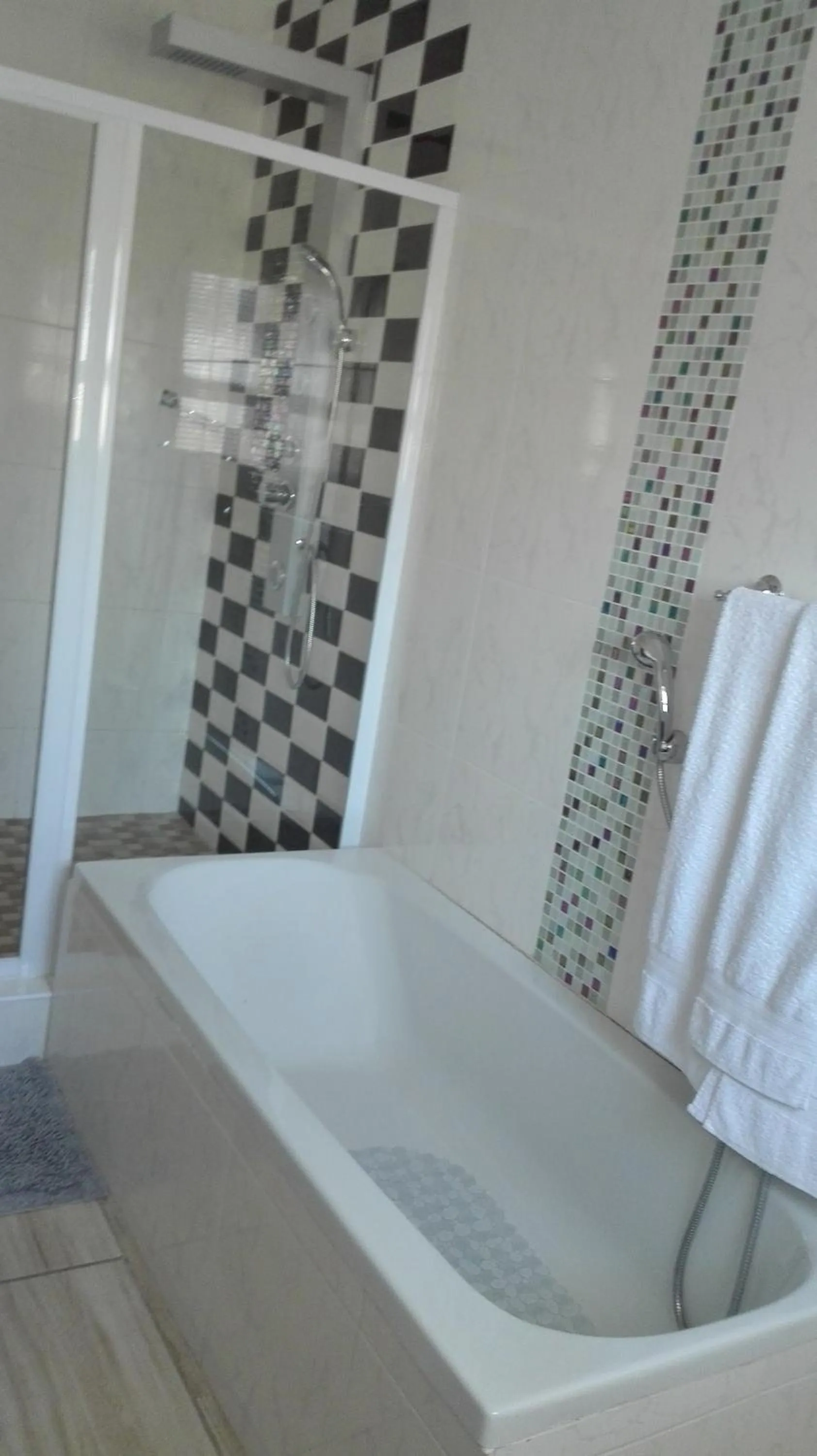 Bath in Estoby Executive guest house