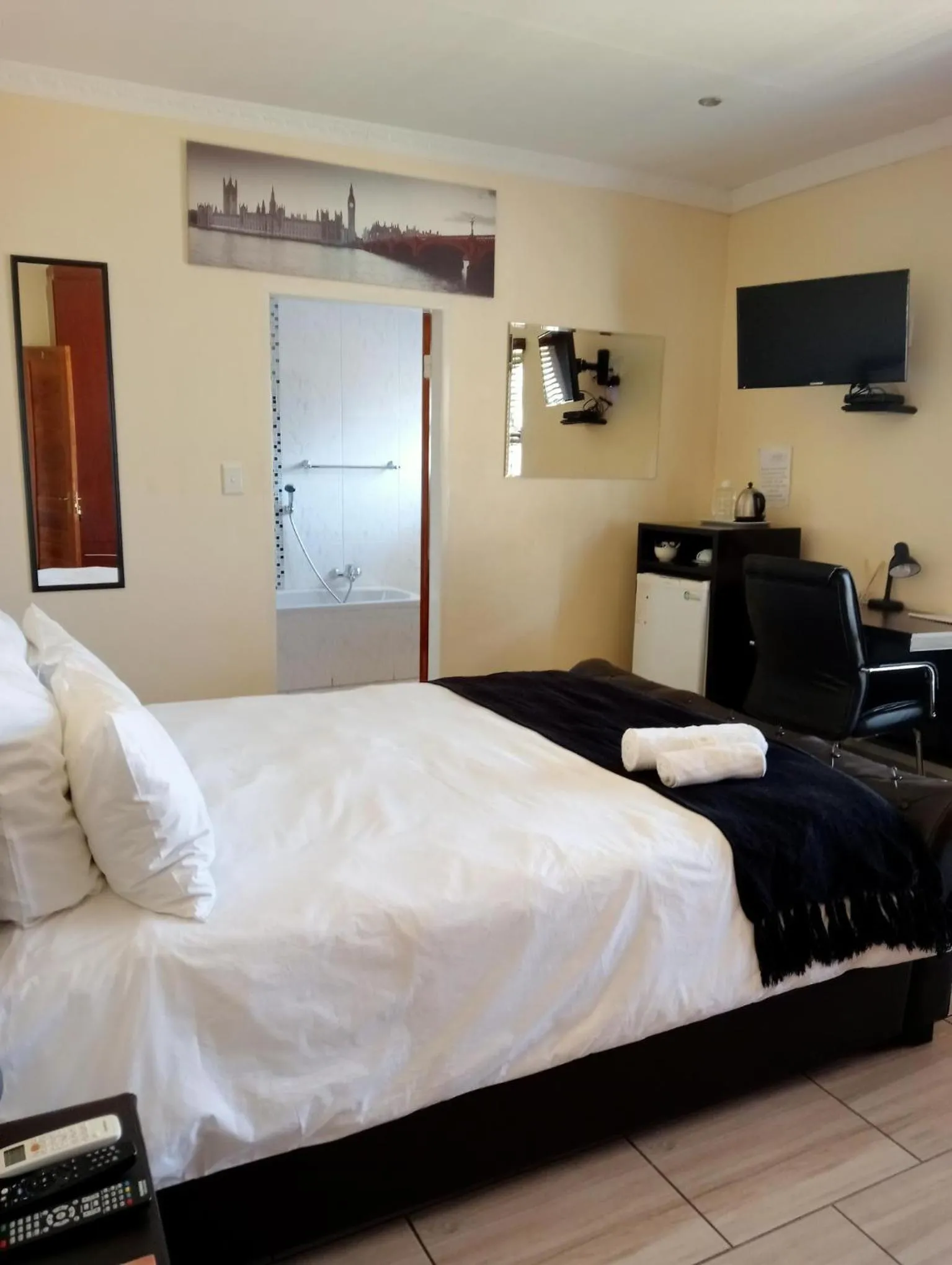Bedroom, Bed in Estoby Executive guest house
