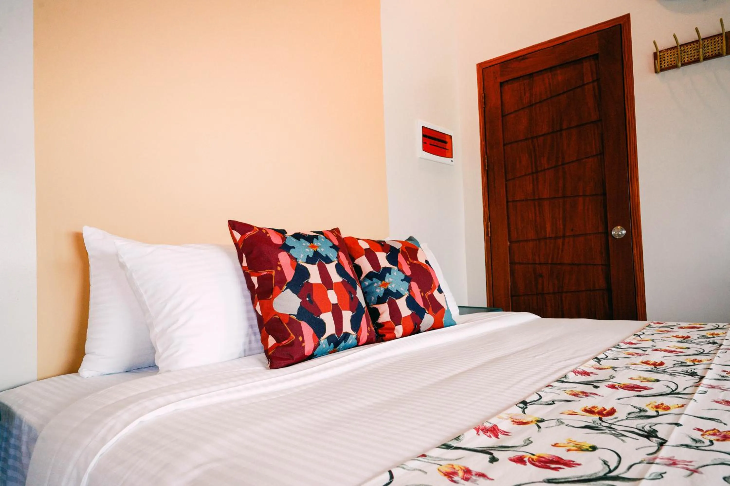 Bed in Hotel Kimberly Tagaytay