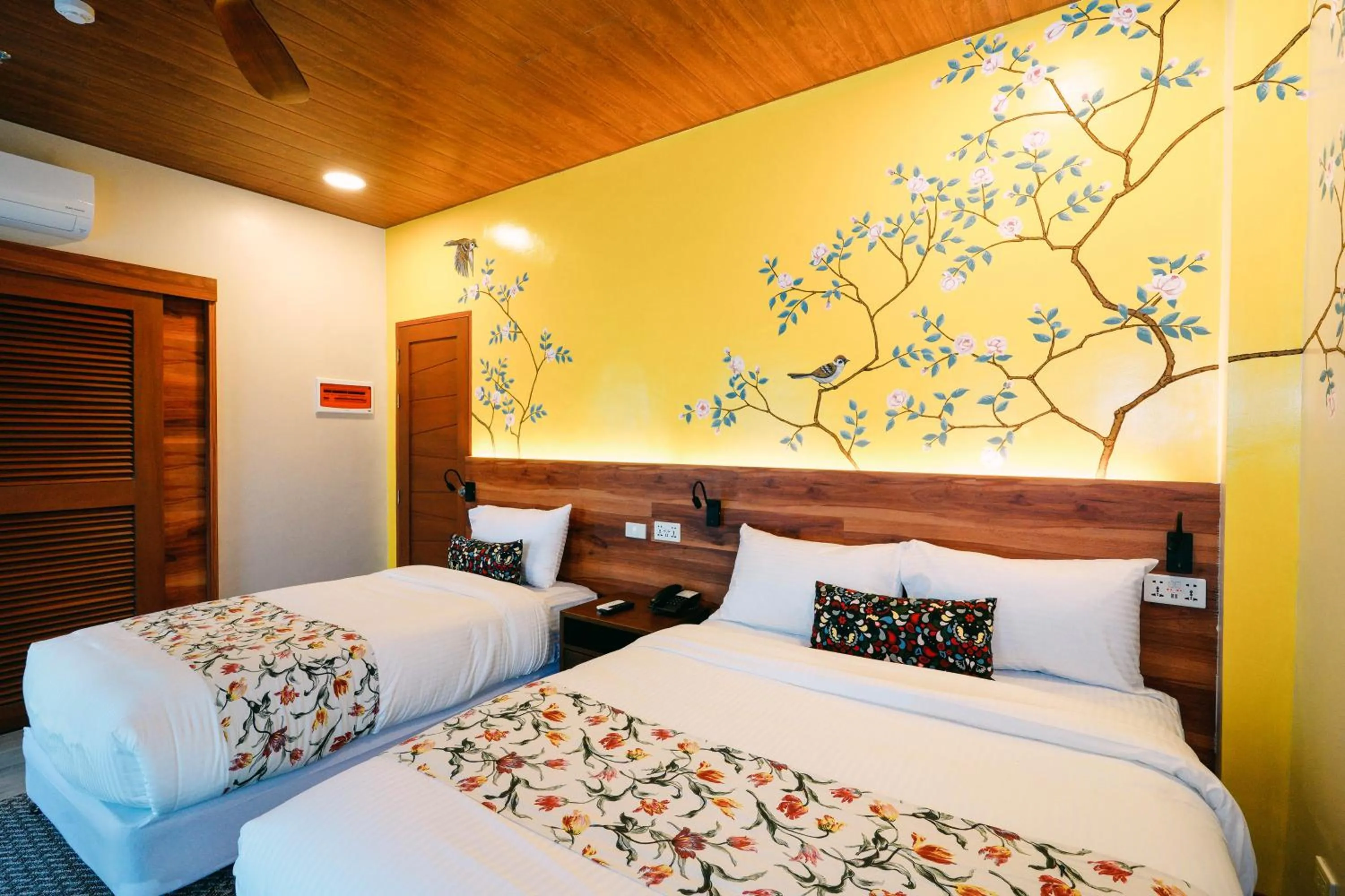 Bed in Hotel Kimberly Tagaytay