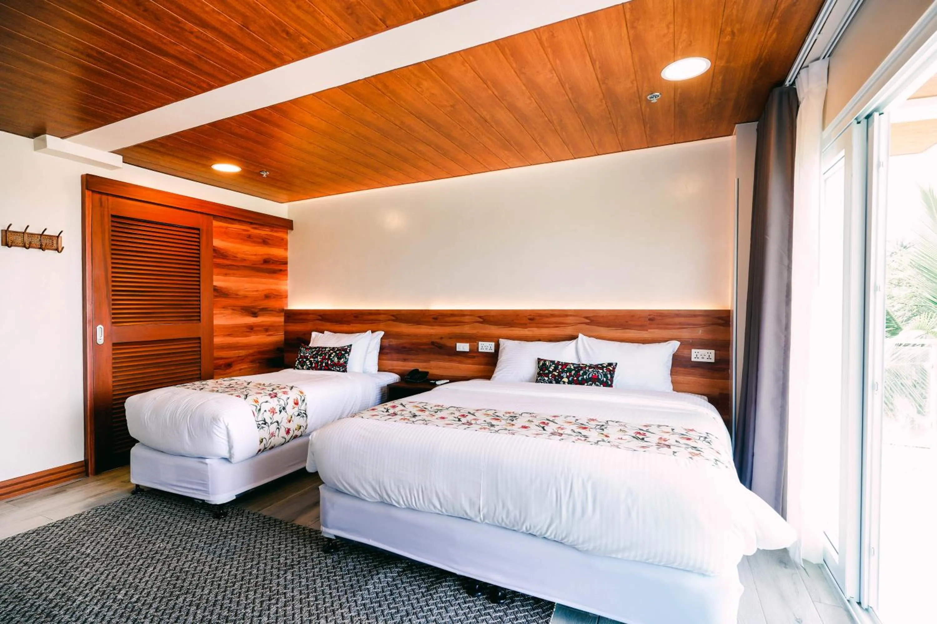 Bed in Hotel Kimberly Tagaytay