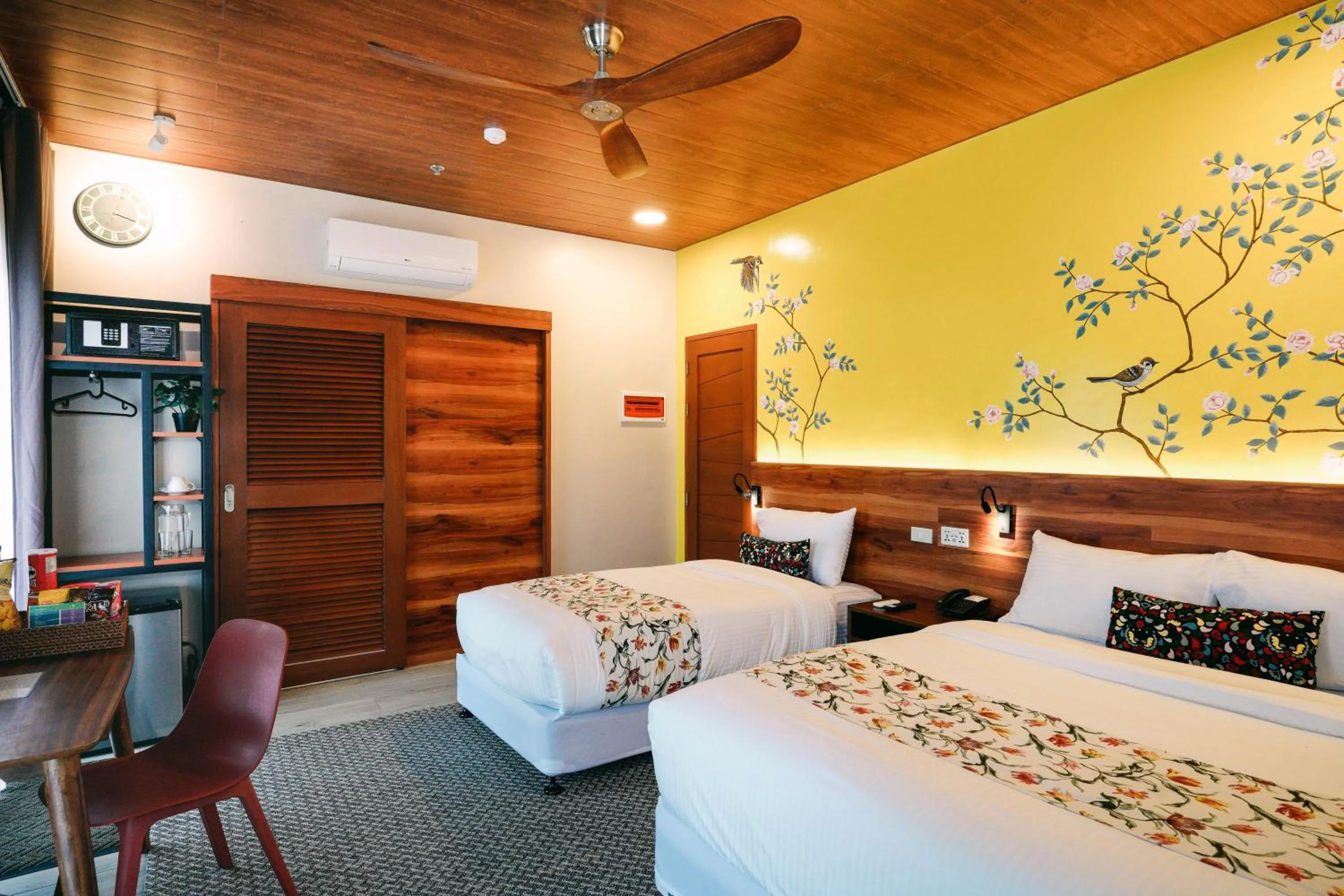 Bed in Hotel Kimberly Tagaytay