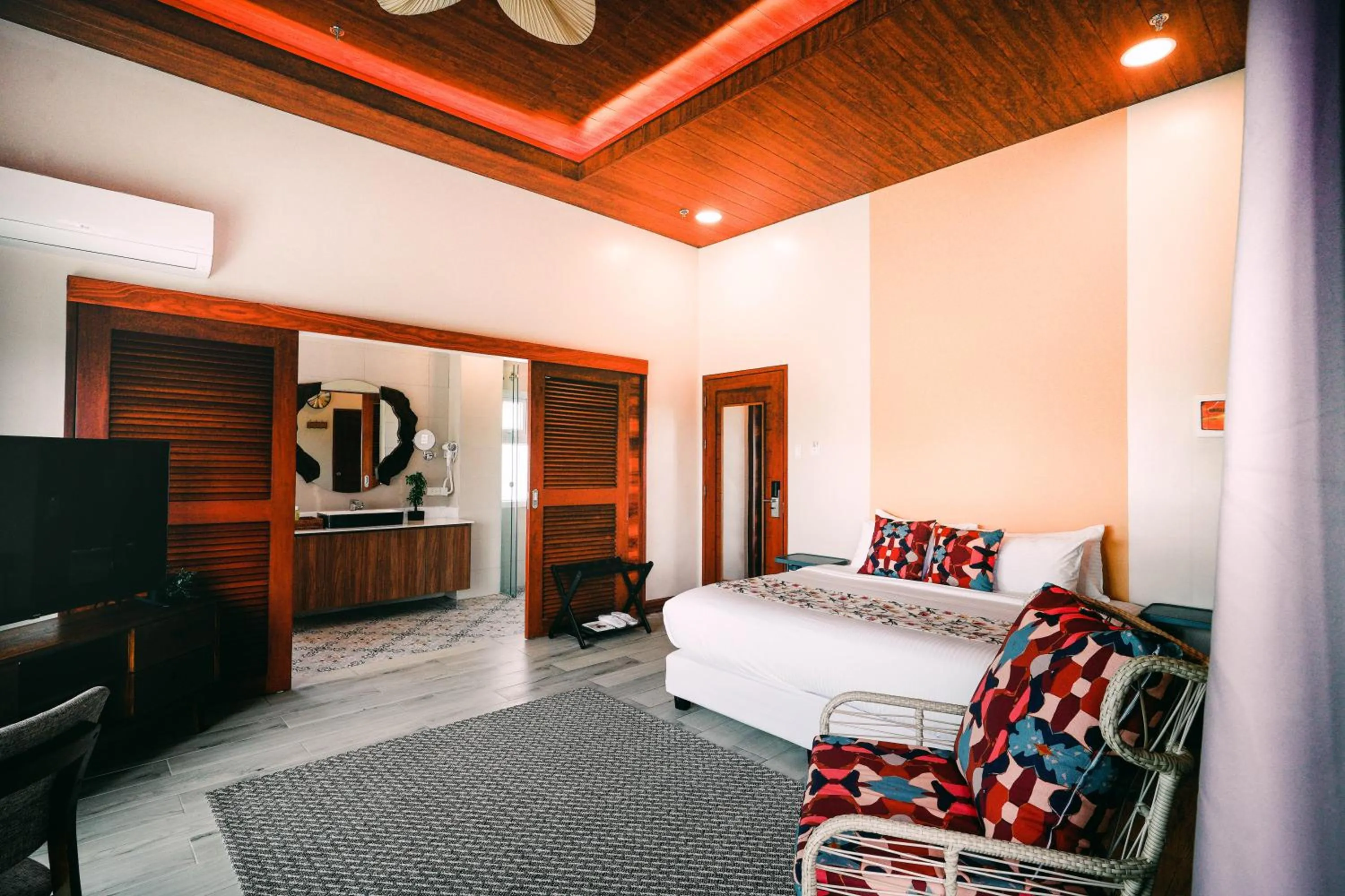 Bed in Hotel Kimberly Tagaytay