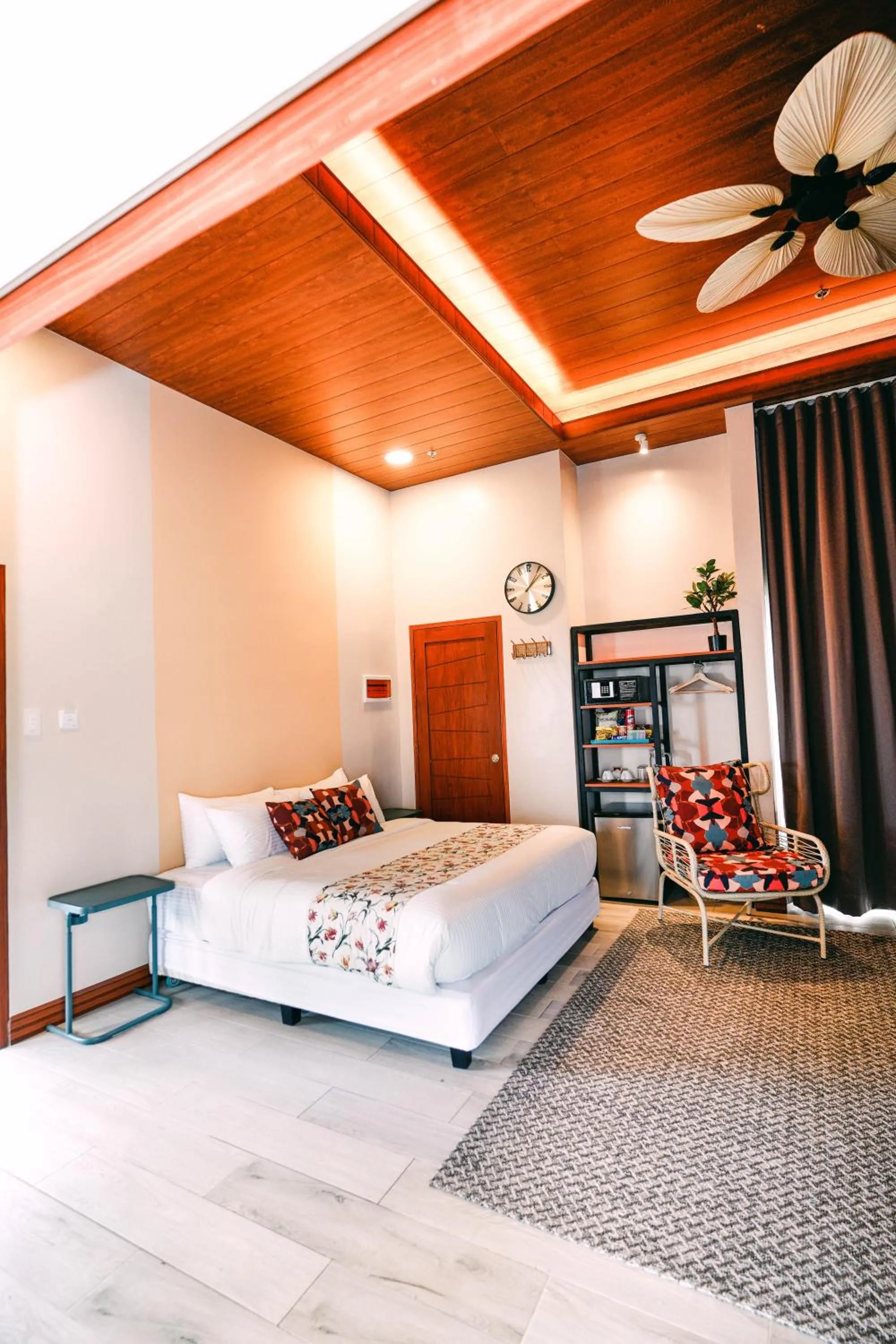 Bed in Hotel Kimberly Tagaytay