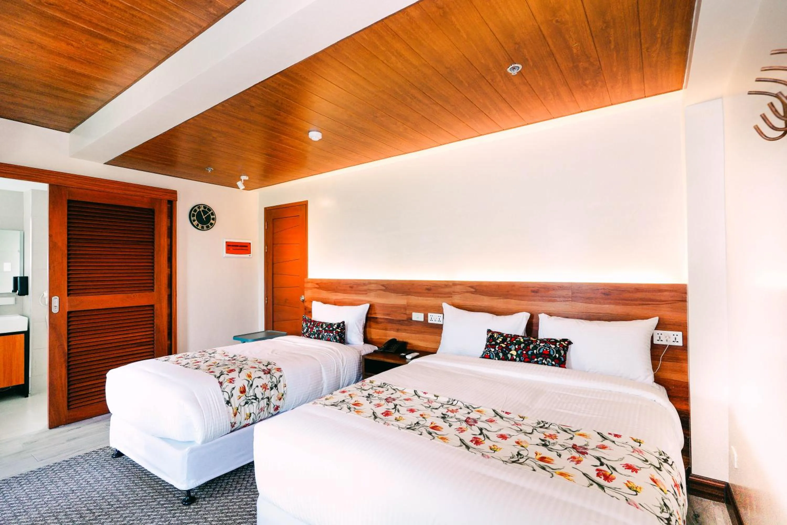 Bed in Hotel Kimberly Tagaytay