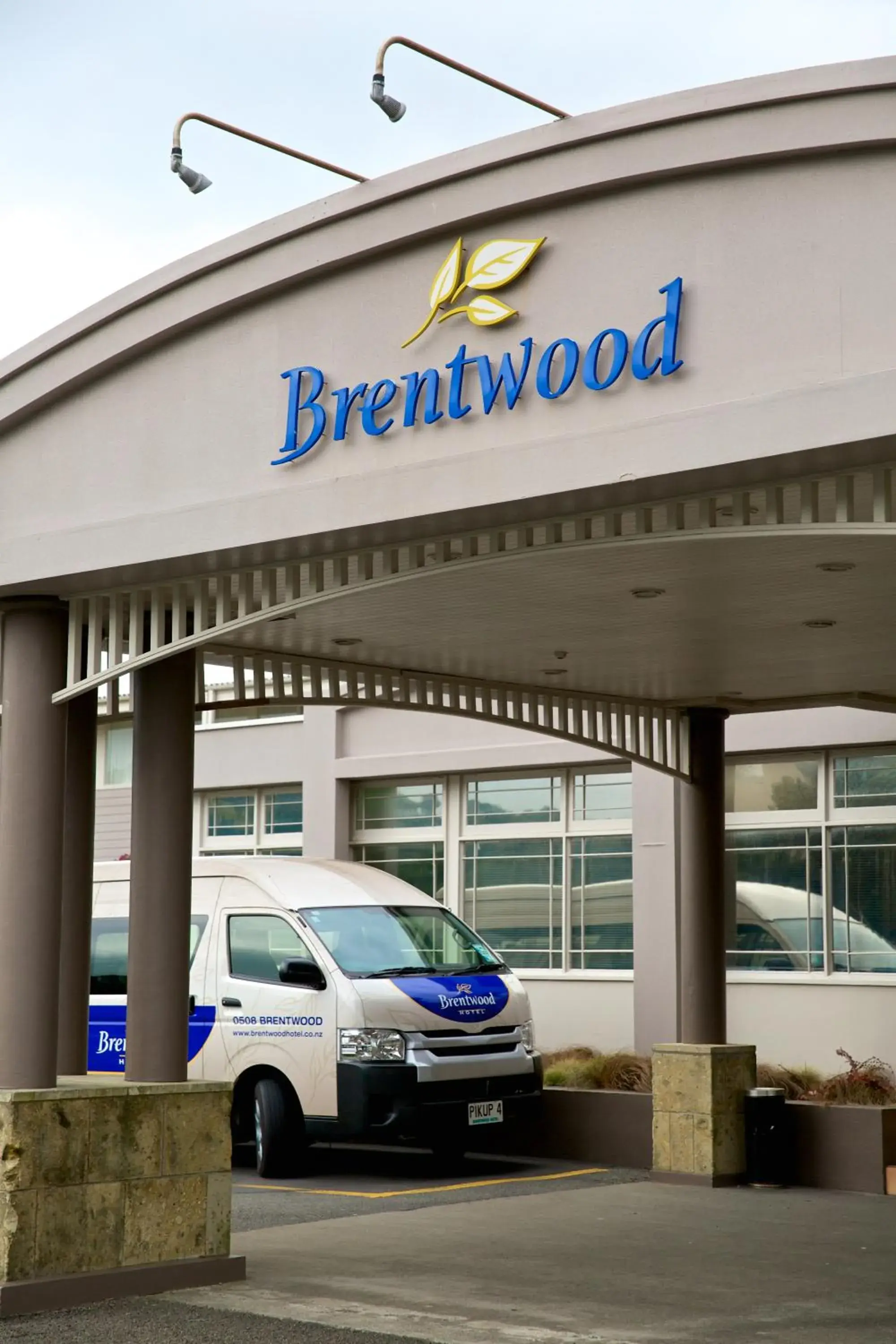 Facade/entrance in Brentwood Hotel Facade/entrance in Brentwood Hotel