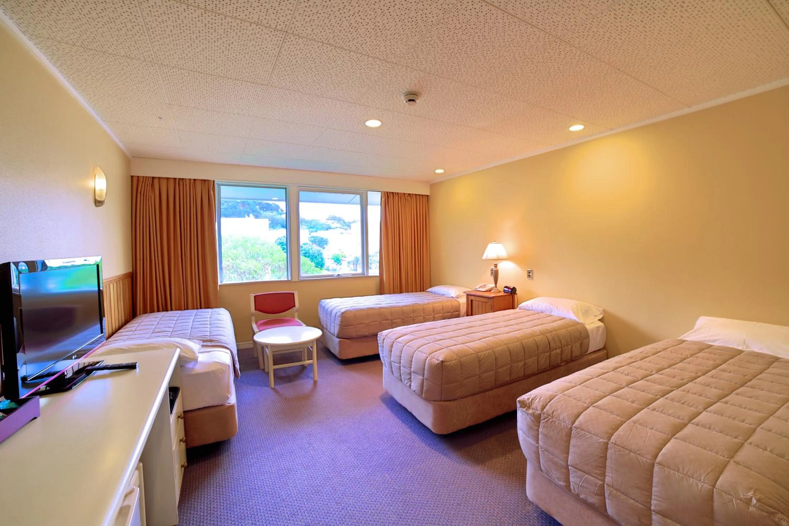 Bedroom, Bed in Brentwood Hotel