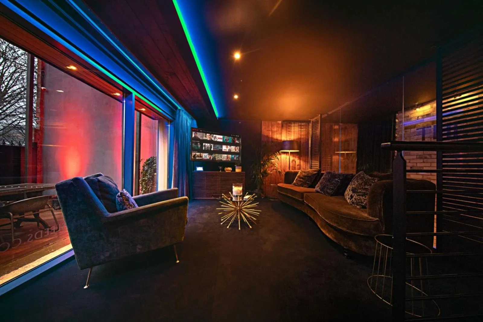 Hosanna - One Bedroom Apartment With Hot Tub in The Bells - Luxury Serviced Apartments
