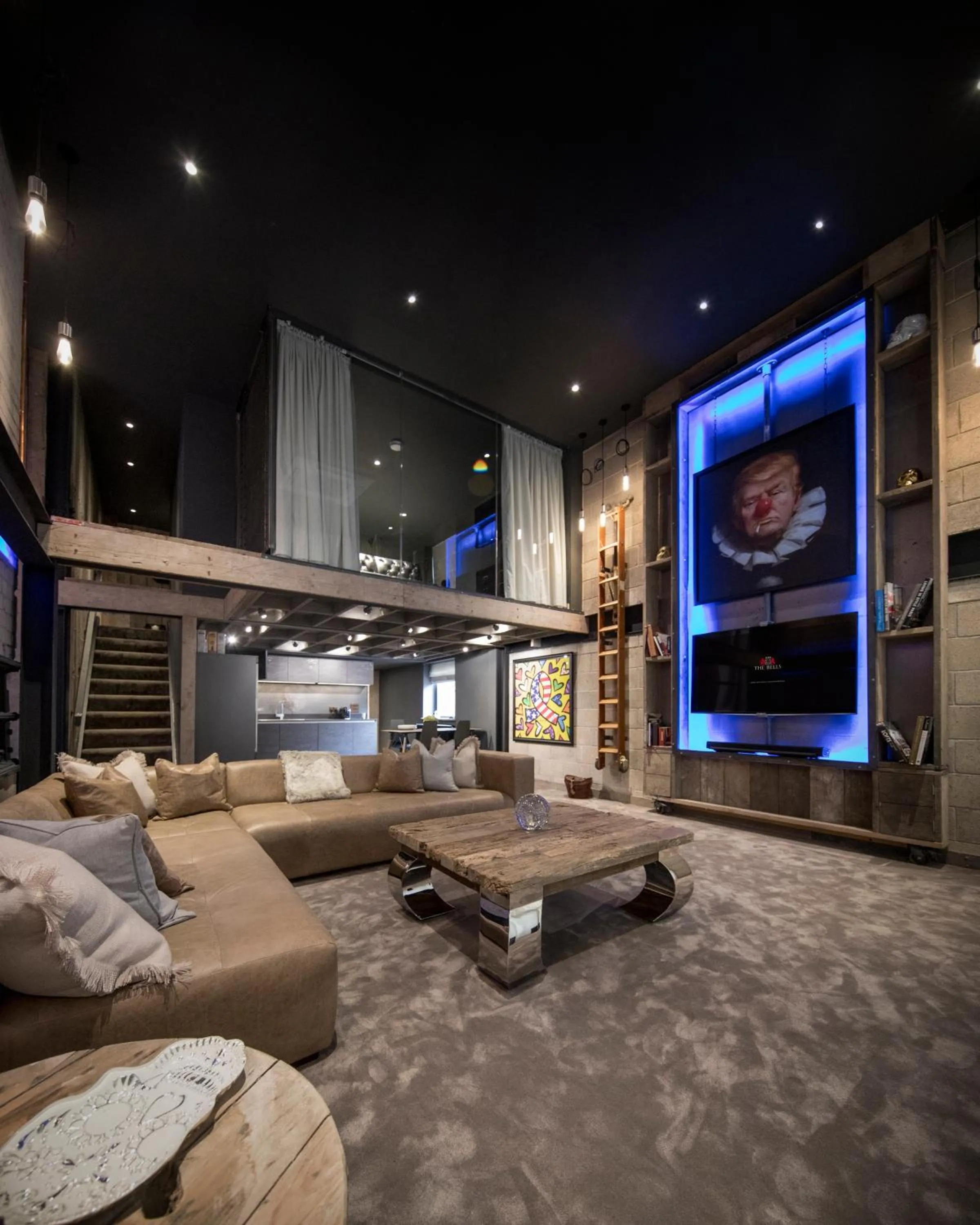 Liberty - One Bedroom Loft Apartment with Hot Tub and Balcony in The Bells - Luxury Serviced Apartments