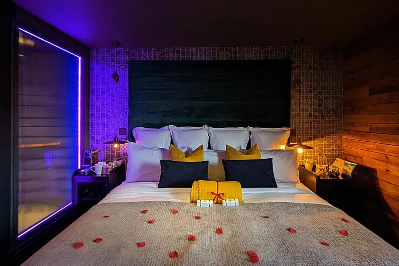 Lutine - One Bedroom Suite with jacuzzi bath in The Bells - Luxury Serviced Apartments