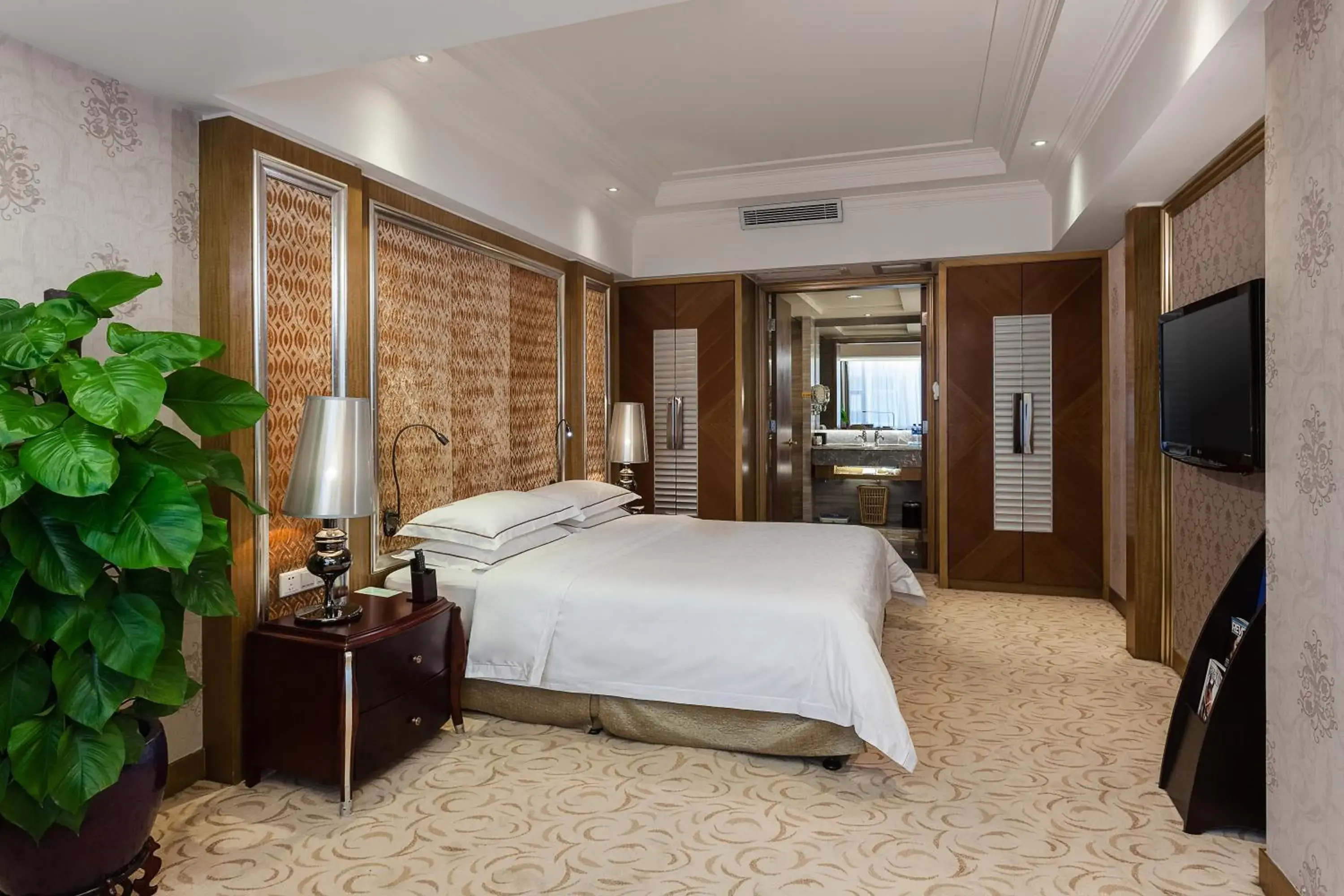 Bedroom, Bed in Guangzhou Good International Hotel Bedroom, Bed in Guangzhou Good International Hotel