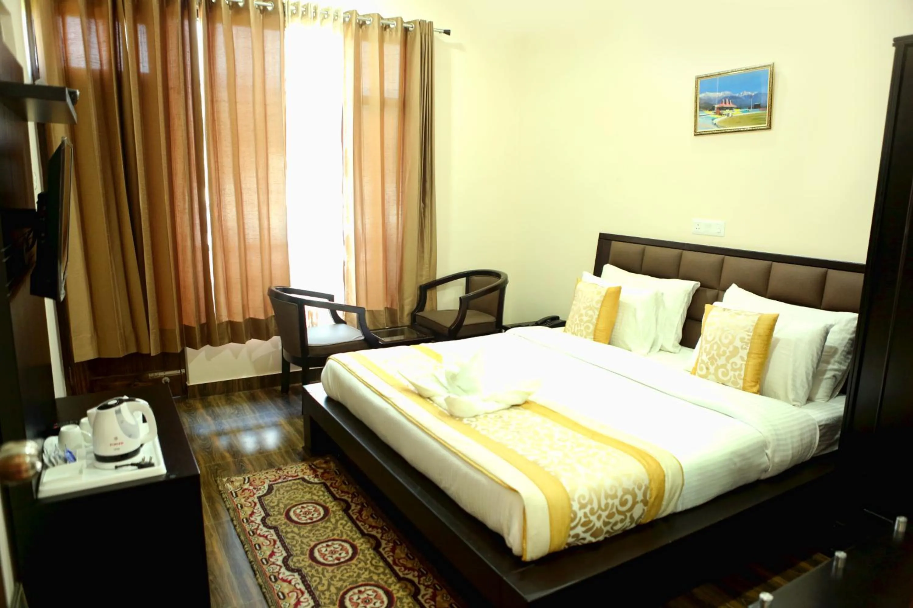 Deluxe Double Room - single occupancy in Chimbalhar Heights