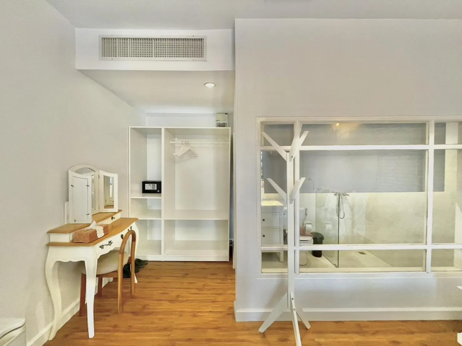 Bed in Green Gallery Beach Boutique Hotel