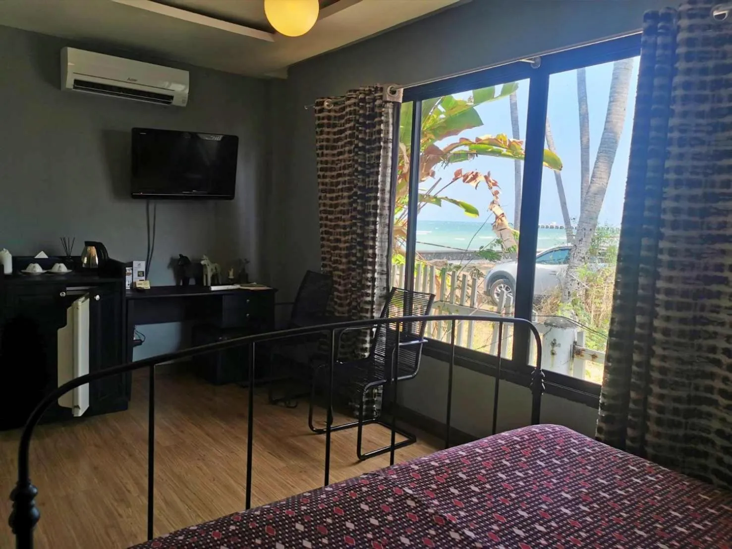 Bed in Green Gallery Beach Boutique Hotel